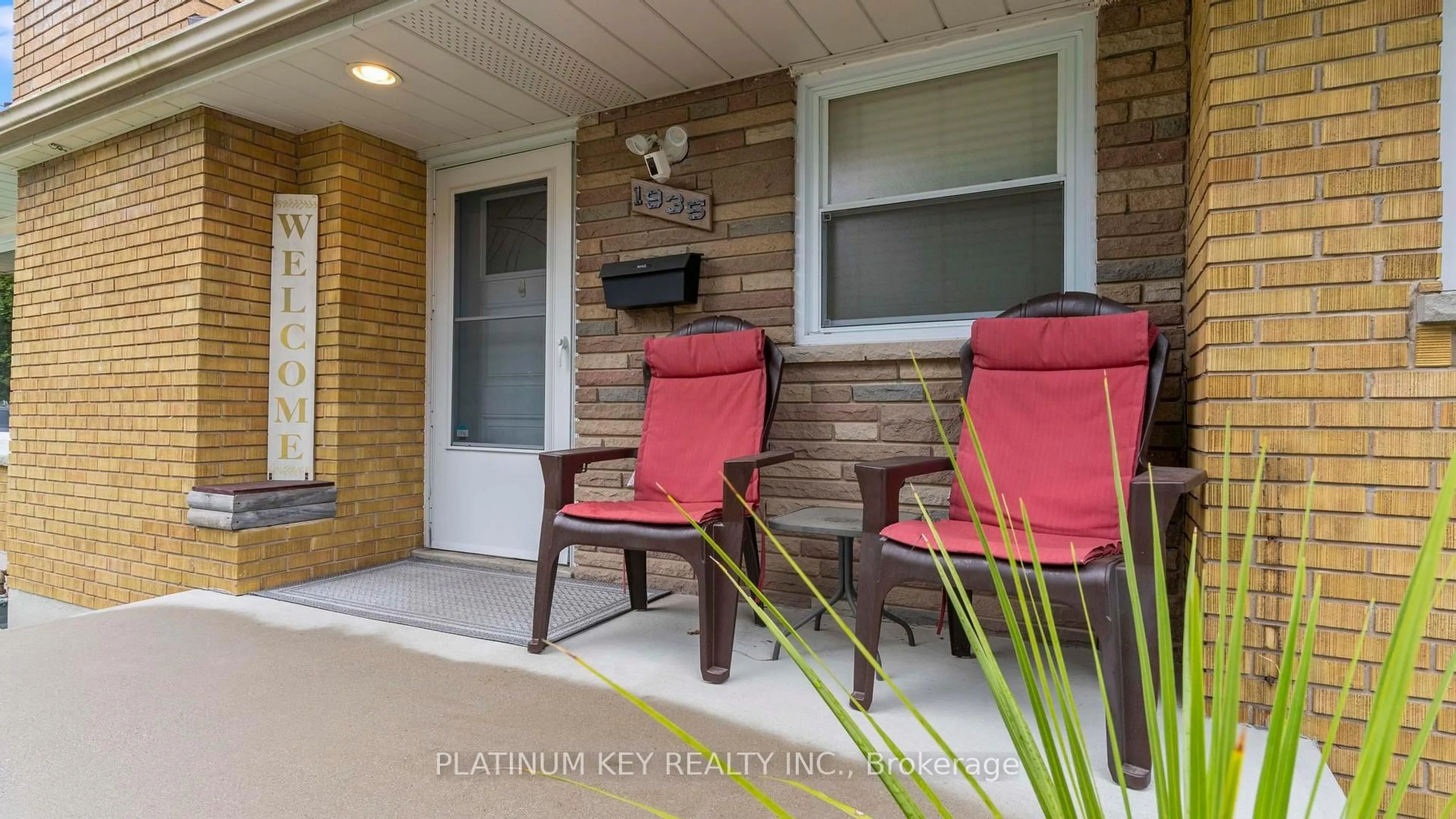 Patio, street for 1935 Royal Cres, London East Ontario N5V 1N6