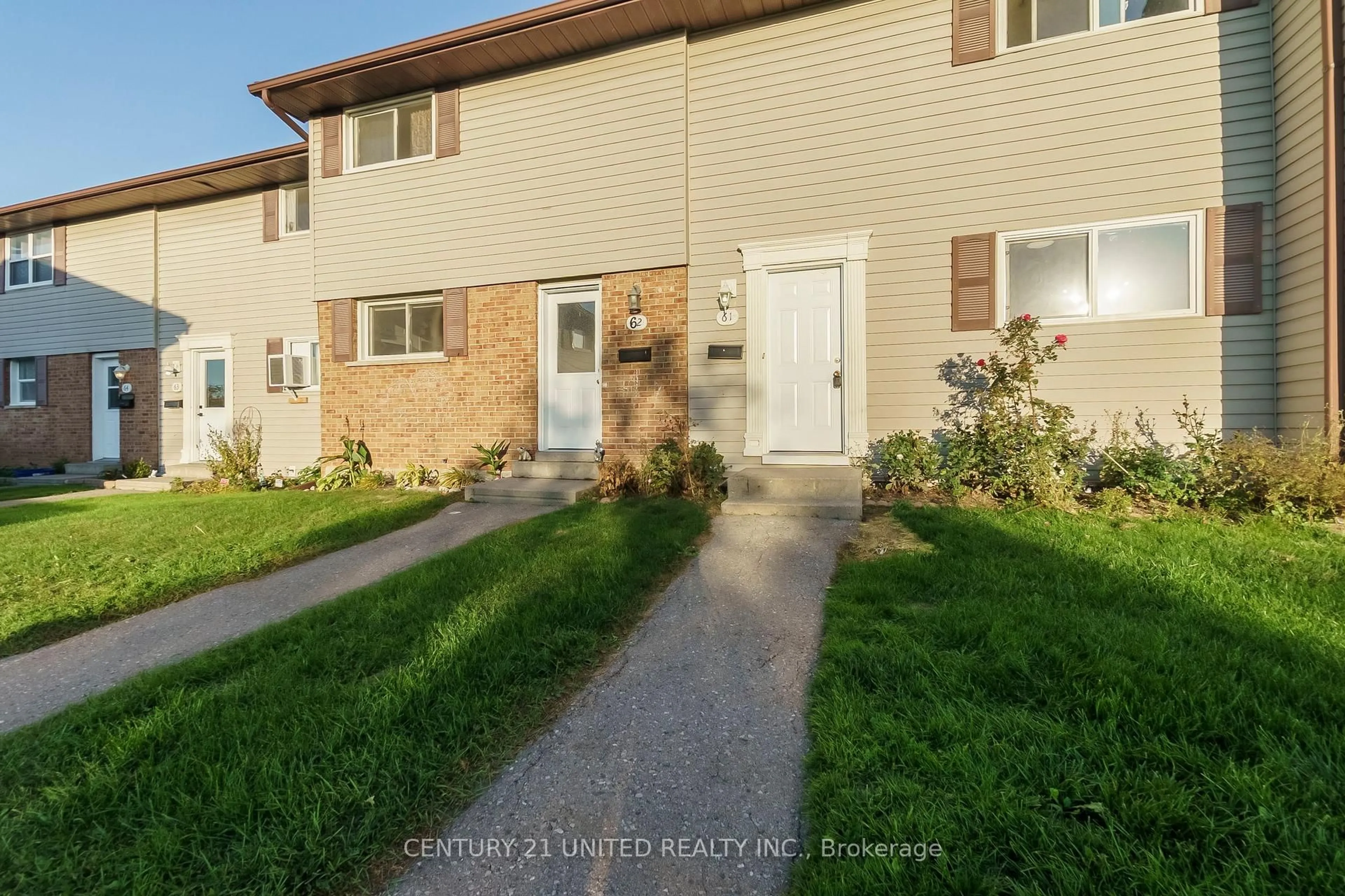 A pic from outside/outdoor area/front of a property/back of a property/a pic from drone, street for 996 Sydenham Rd #61, Peterborough Ontario K9J 7V7