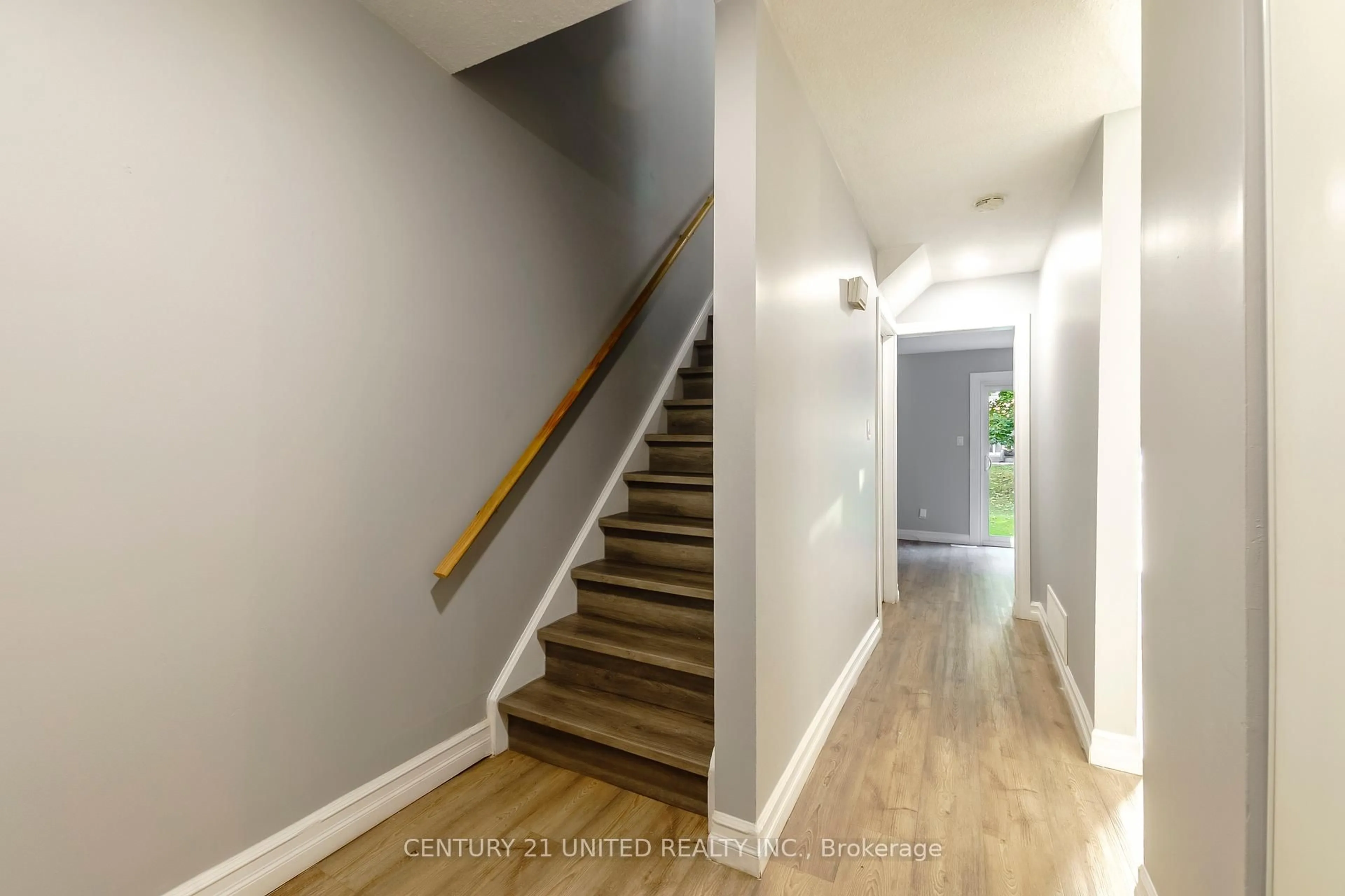Stairs for 996 Sydenham Rd #61, Peterborough Ontario K9J 7V7