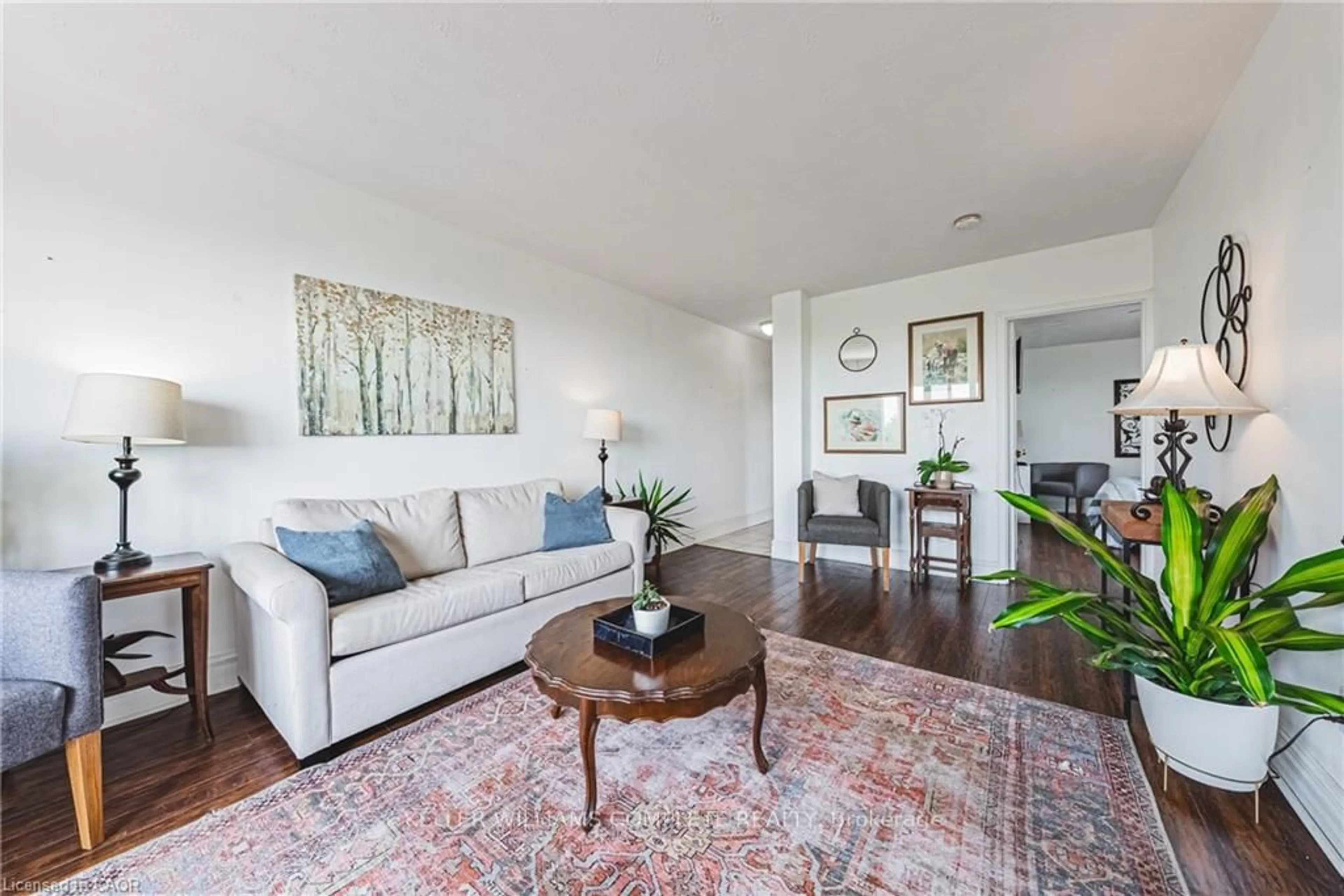 Living room with furniture, unknown for 101 QUEEN St #606, Hamilton Ontario L8P 3R9