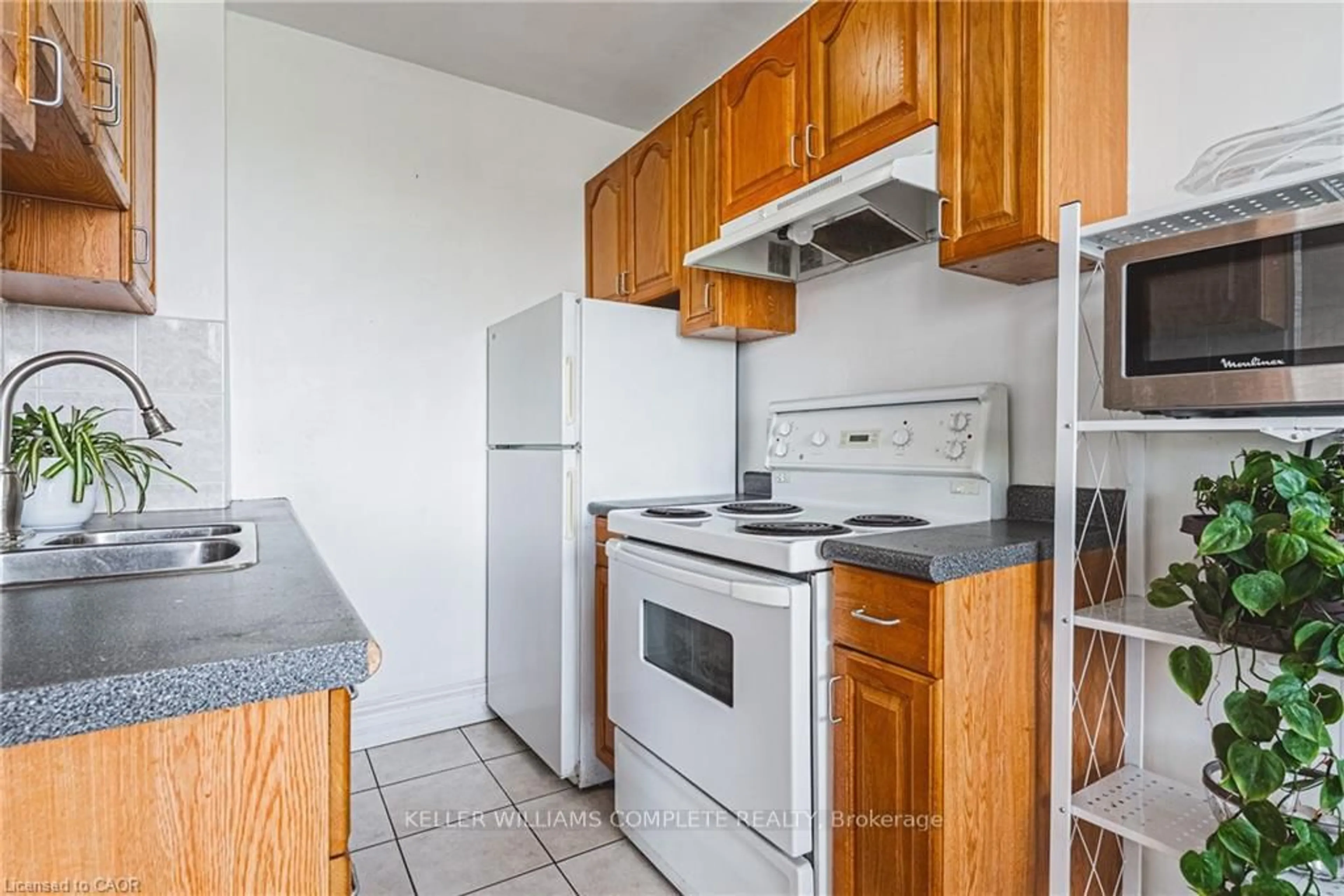 Standard kitchen, unknown for 101 QUEEN St #606, Hamilton Ontario L8P 3R9