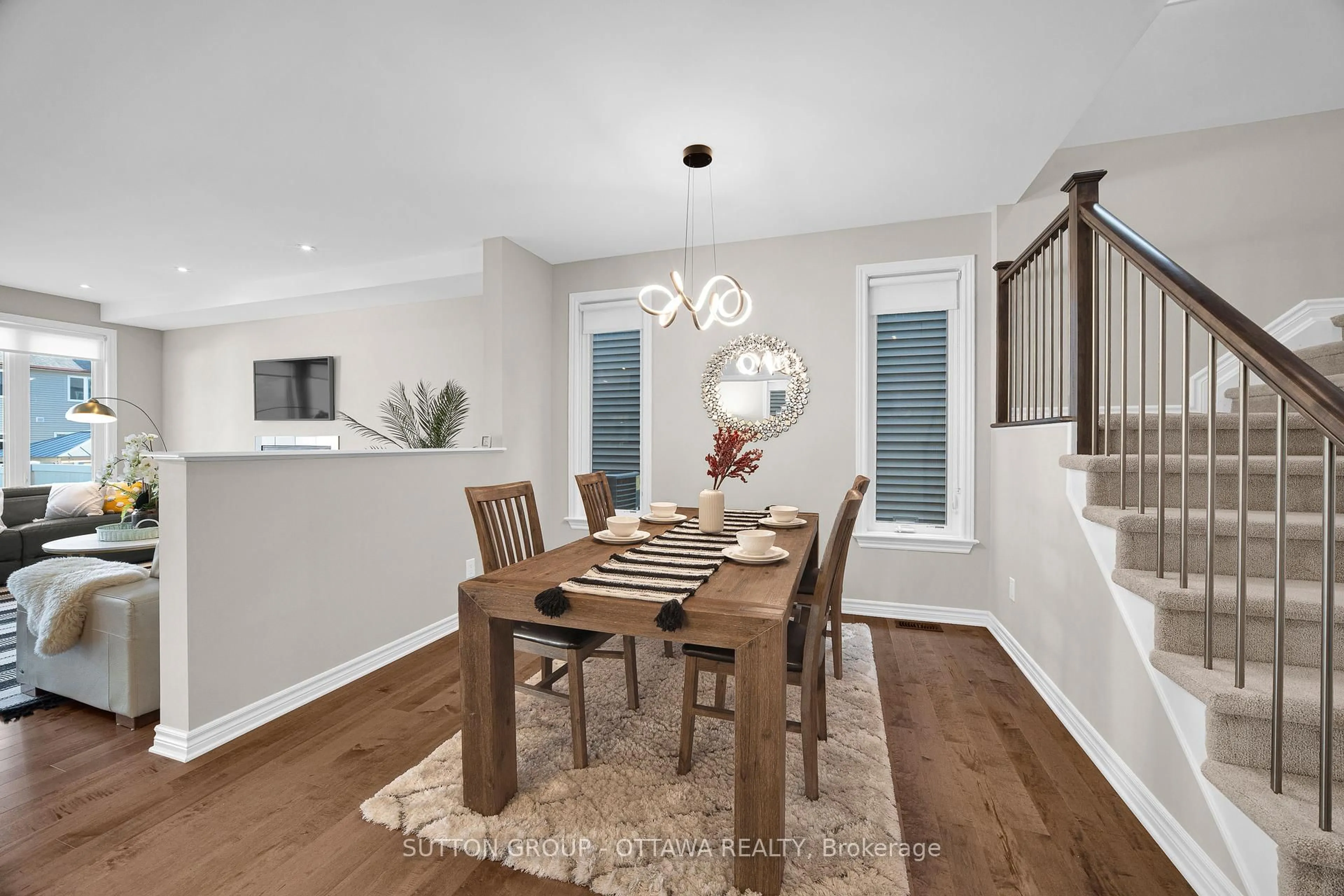 Dining room, wood/laminate floor for 412 Odessa Way, Ottawa Ontario K2J 5X7