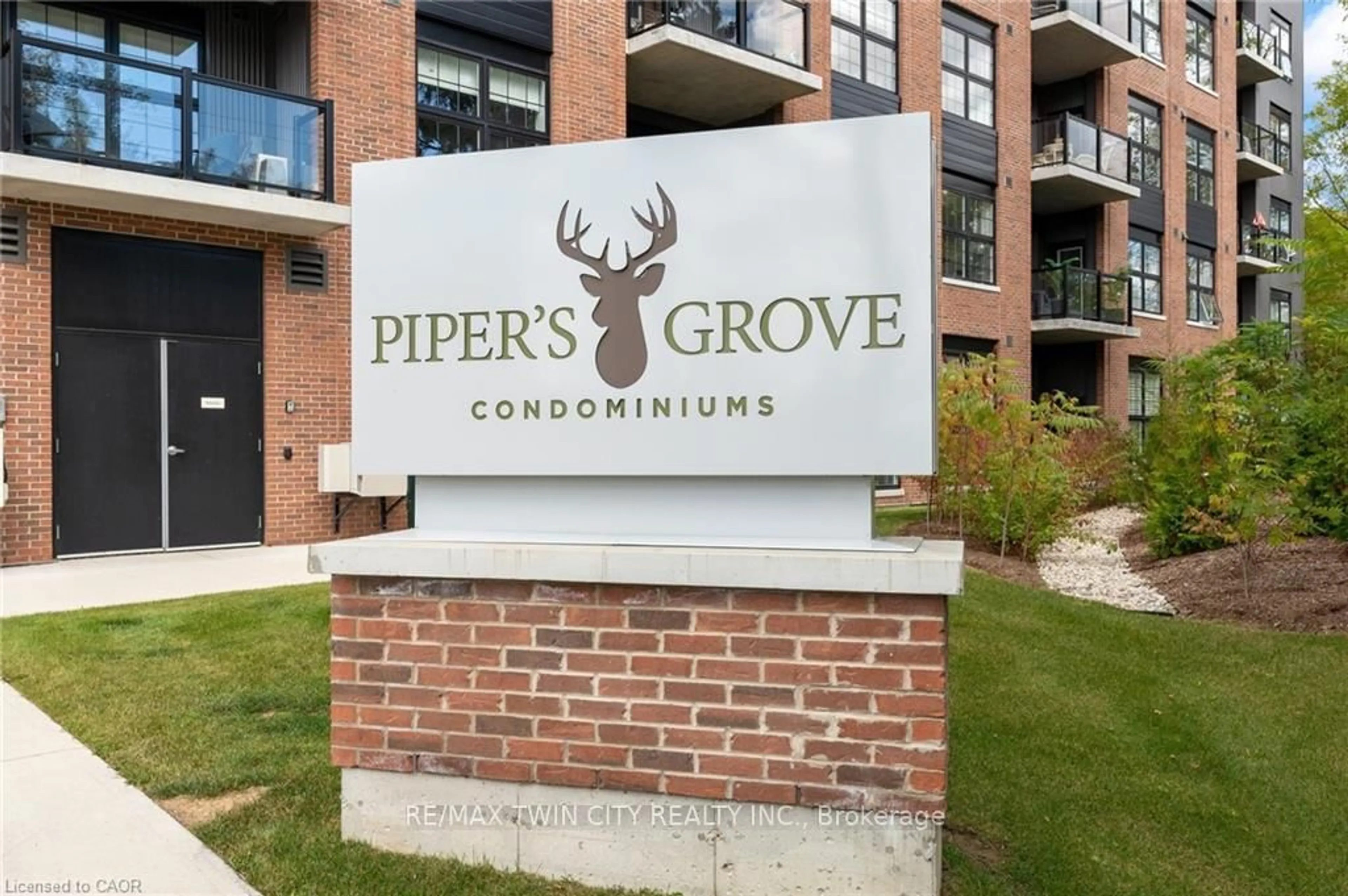 Indoor foyer for 88 Gibson St #209, North Dumfries Ontario N0B 1E0