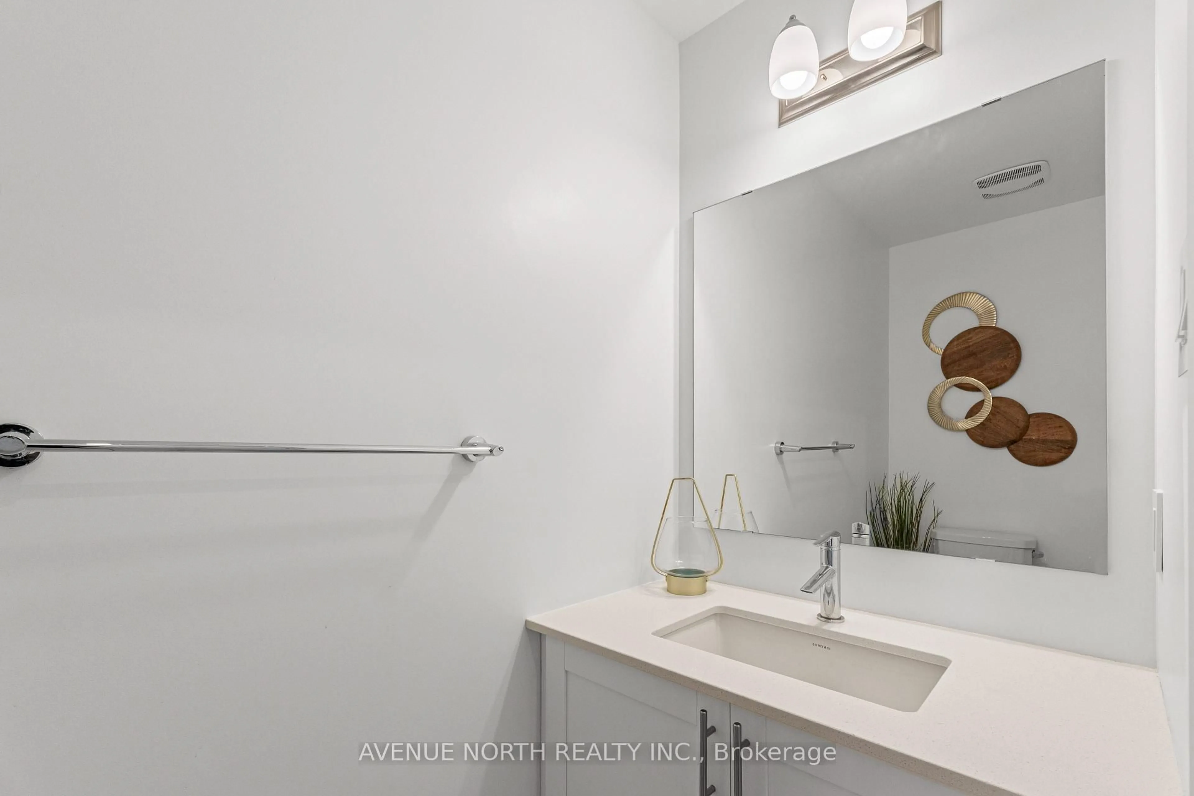 Standard bathroom, ceramic/tile floor for 653 Putney Cres, Ottawa Ontario K2S 2N7