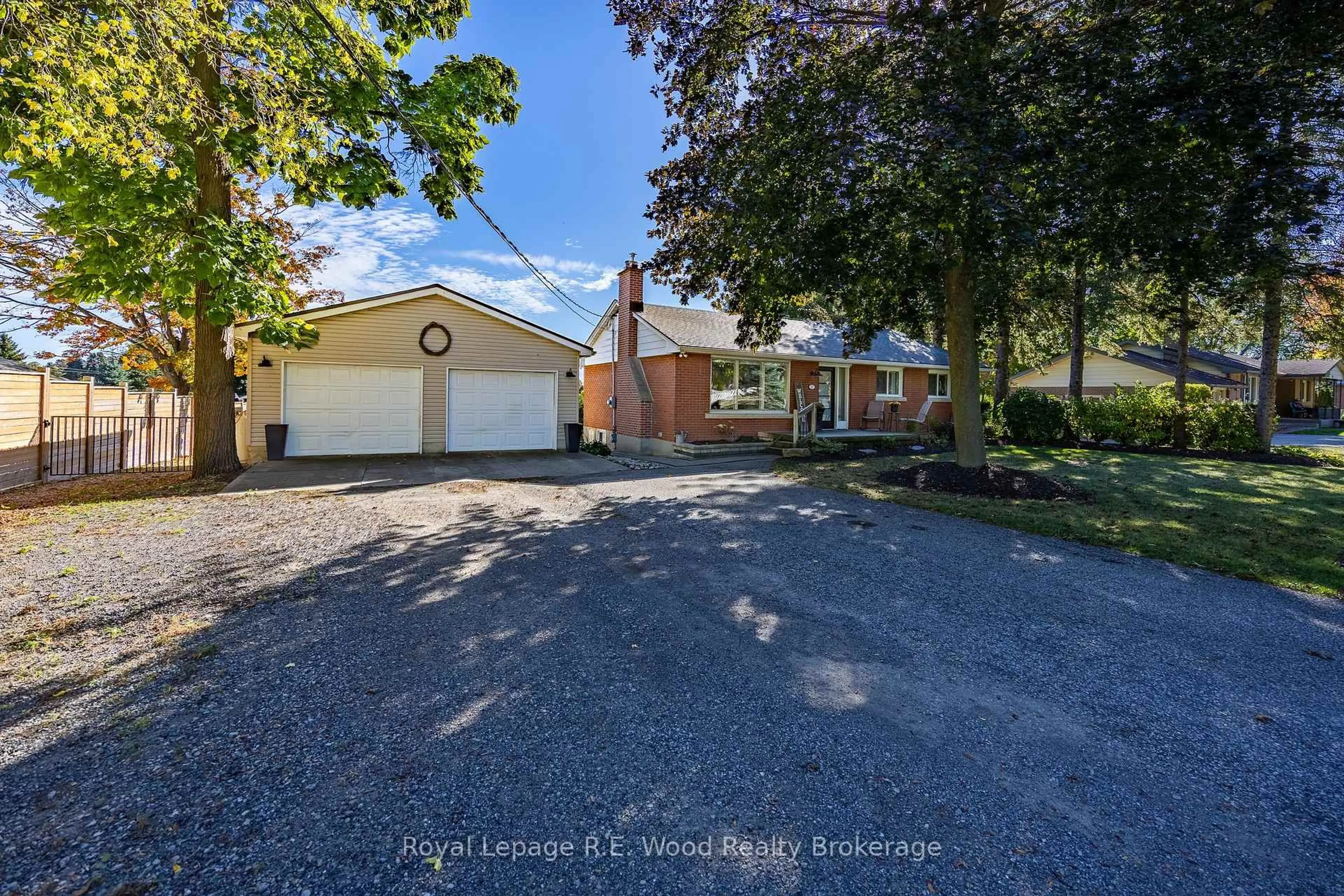 A pic from outside/outdoor area/front of a property/back of a property/a pic from drone, street for 27 North St, Tillsonburg Ontario N4G 1B9