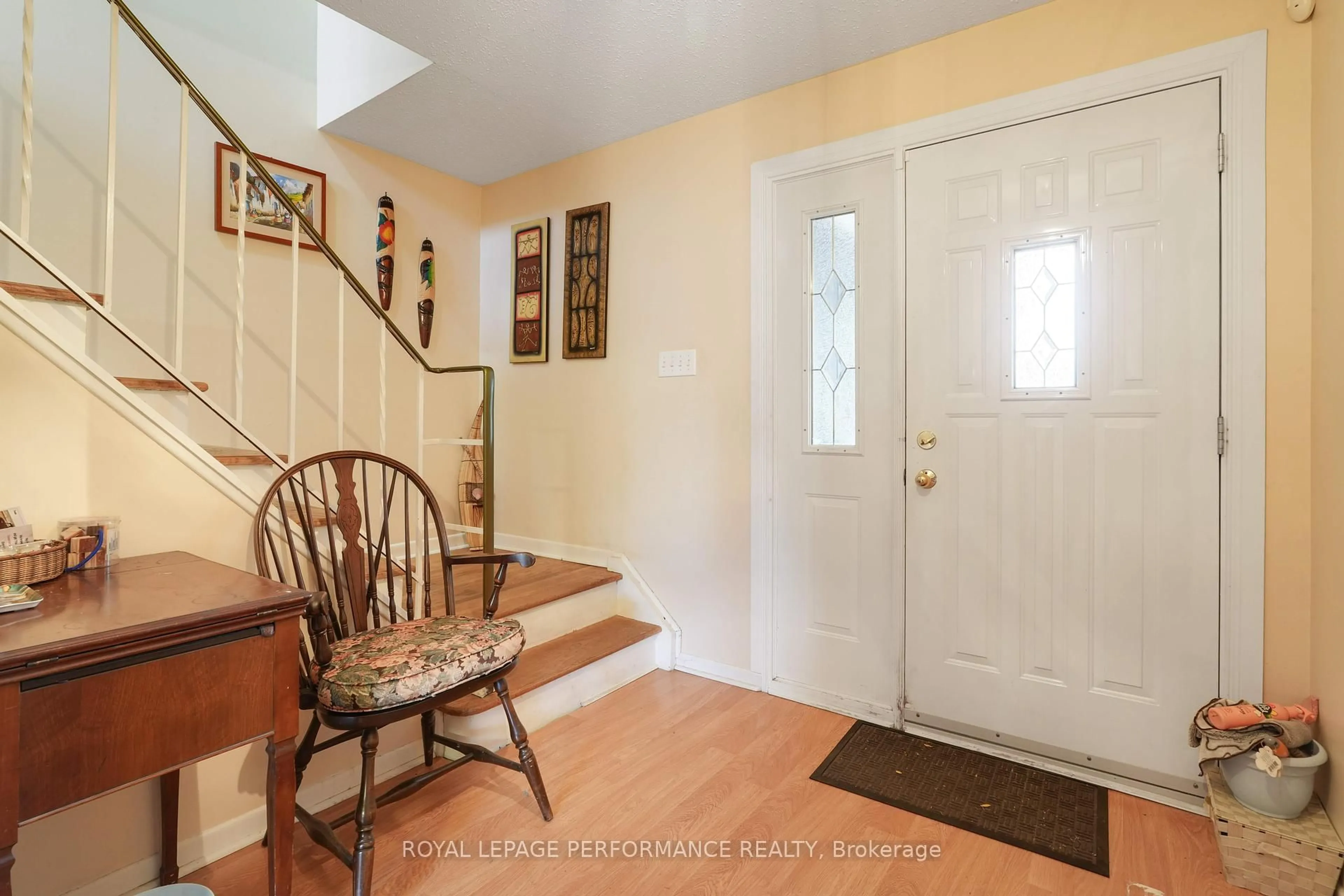 Indoor entryway for 1273 Anoka St, Ottawa Ontario K1V 6C3