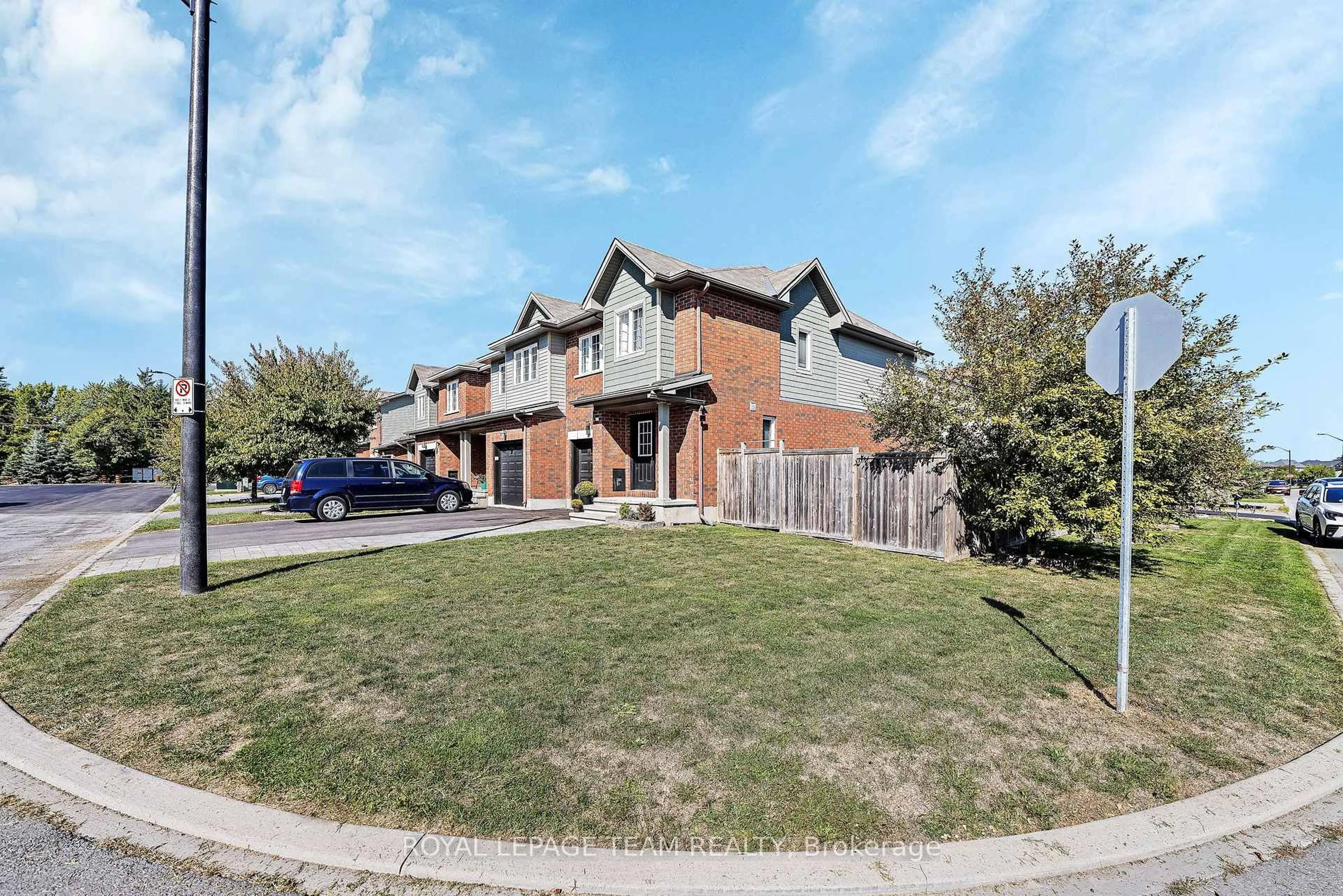 A pic from outside/outdoor area/front of a property/back of a property/a pic from drone, street for 430 Haresfield Crt, Ottawa Ontario K4M 0B6