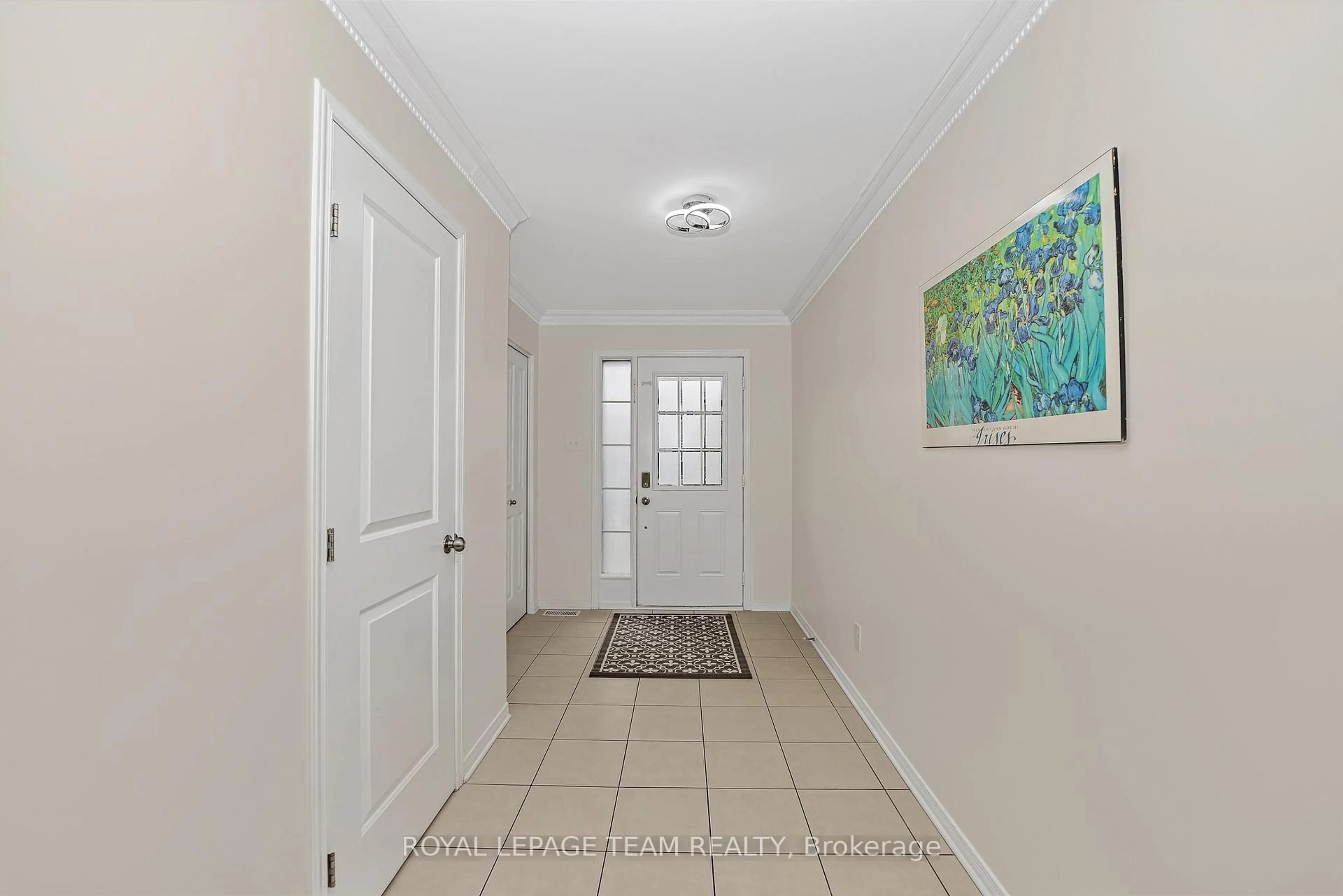 Indoor foyer for 430 Haresfield Crt, Ottawa Ontario K4M 0B6