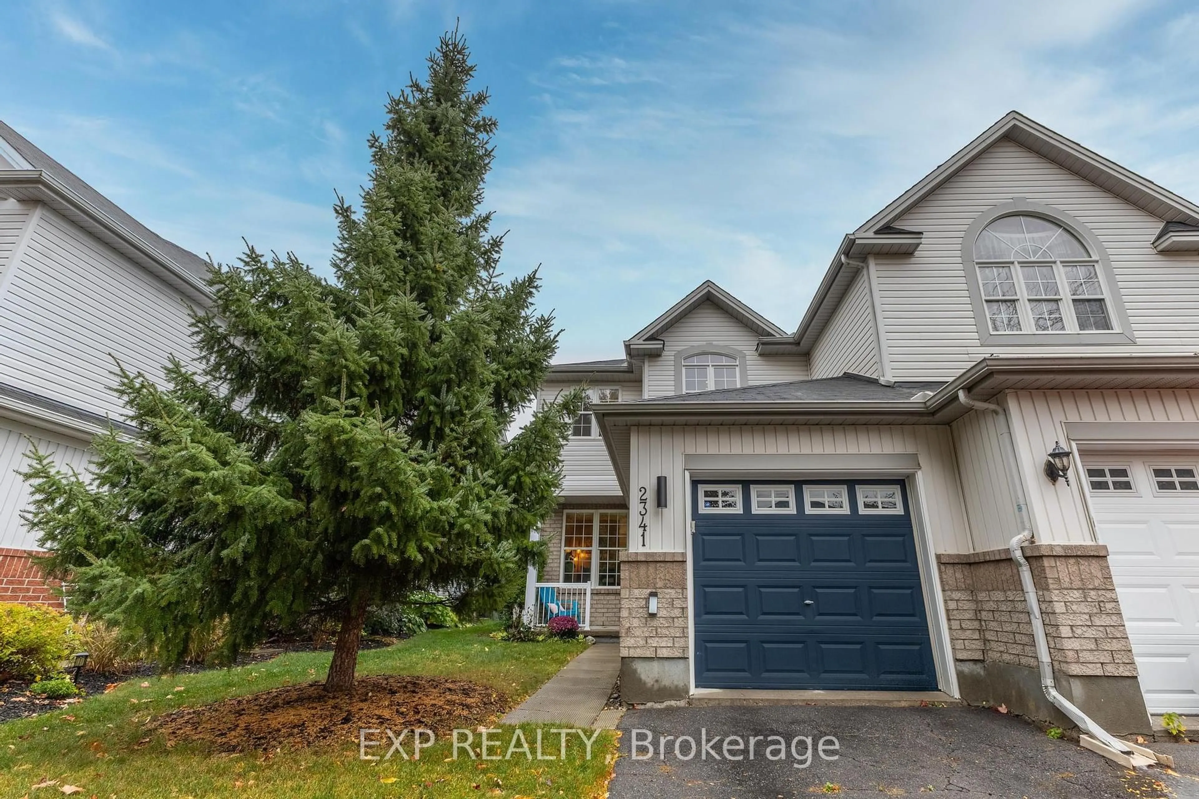 A pic from outside/outdoor area/front of a property/back of a property/a pic from drone, street for 2341 Glandriel Cres, Orleans Ontario K4A 4S8