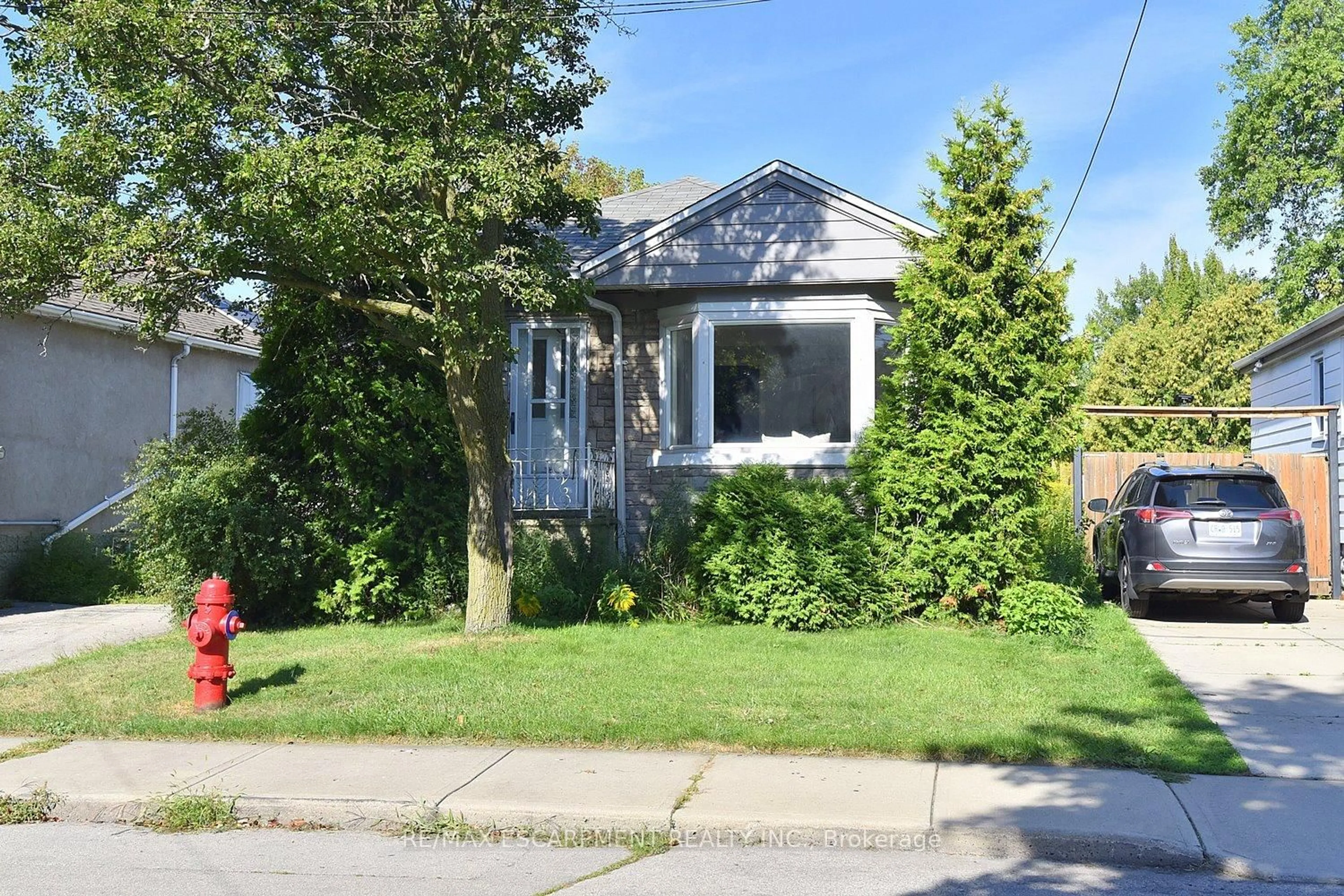 Unknown for 82 East 38th St, Hamilton Ontario L8V 4E5