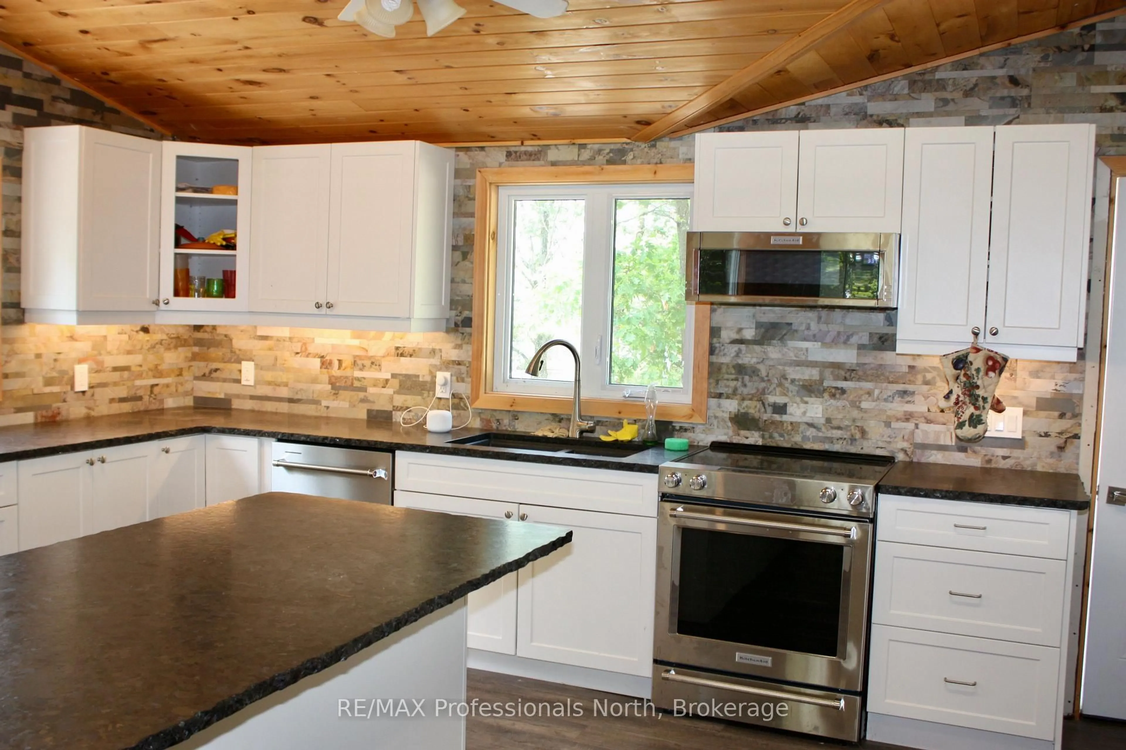 Open concept kitchen, ceramic/tile floor for 385 Island 38, Havelock-Belmont-Methuen Ontario K0L 2H0