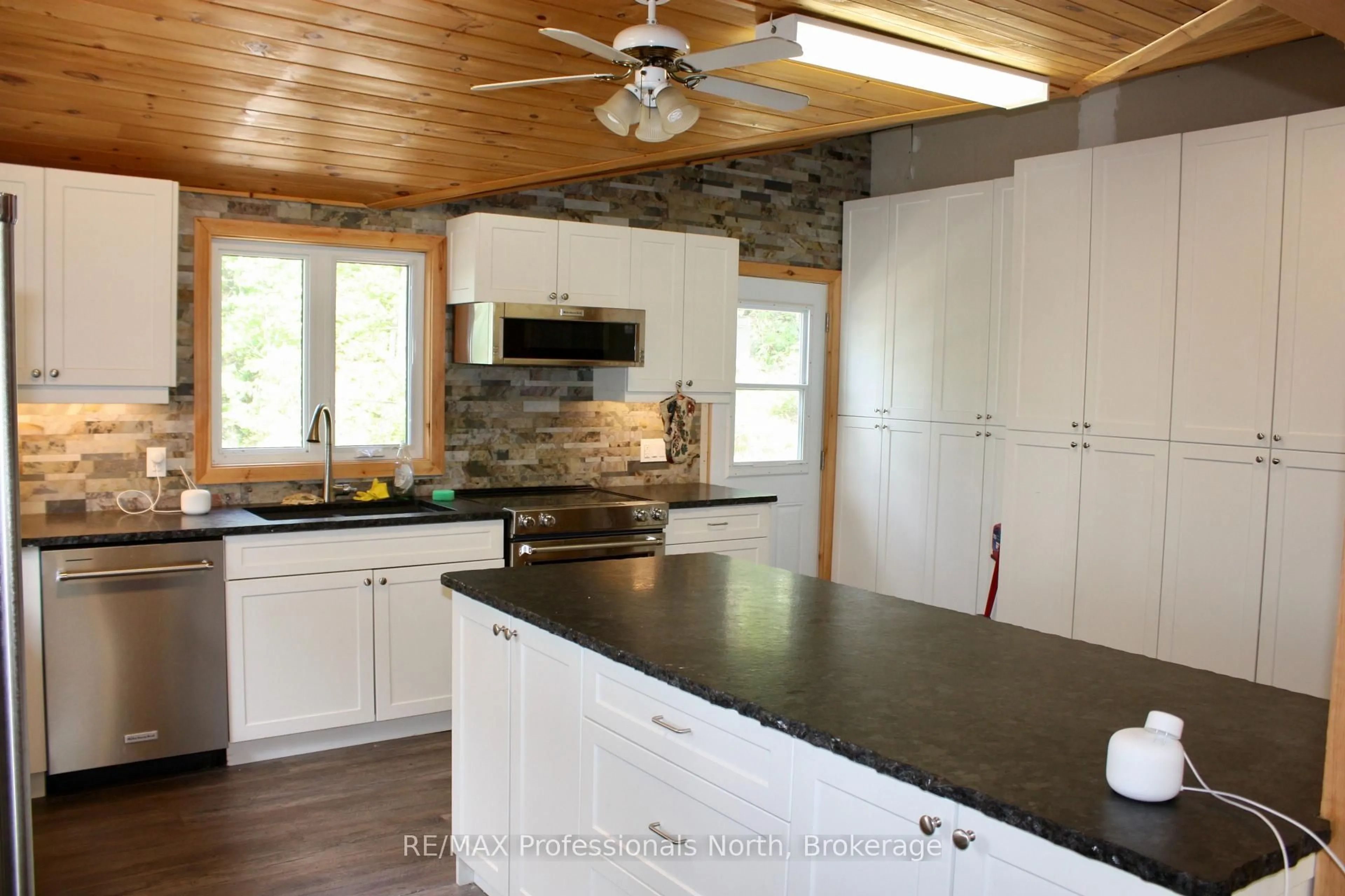 Open concept kitchen, unknown for 385 Island 38, Havelock-Belmont-Methuen Ontario K0L 2H0