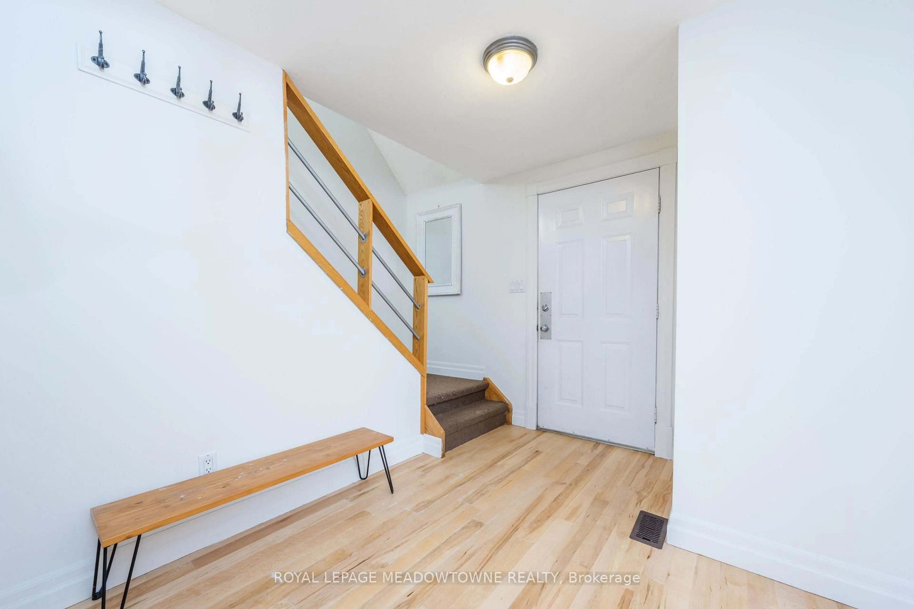 Indoor entryway for 21 Briarlea Rd, Guelph Ontario N1G 3H4
