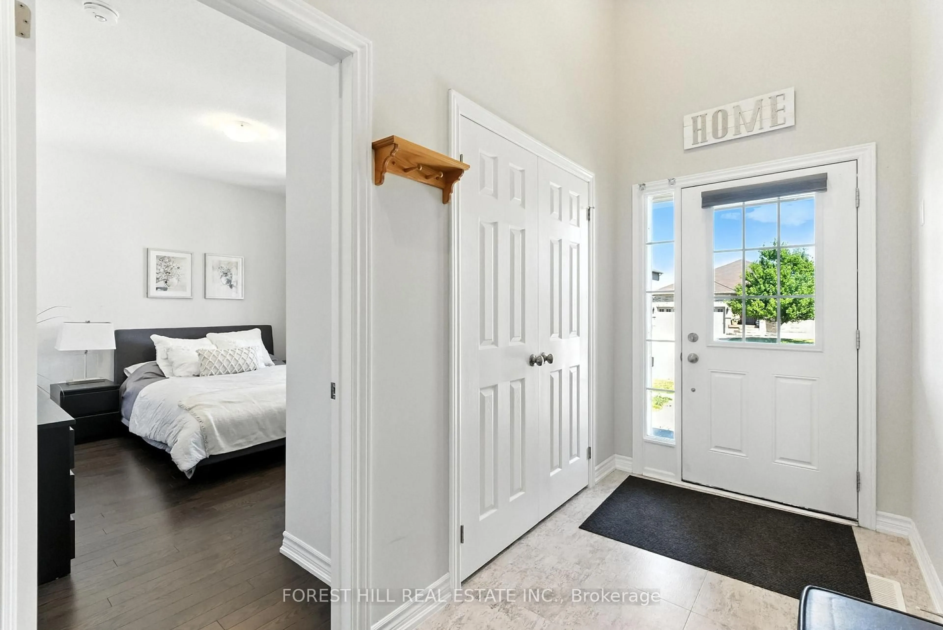 Indoor entryway for 15 Lords Dr, Trent Hills Ontario K0L 1Y0