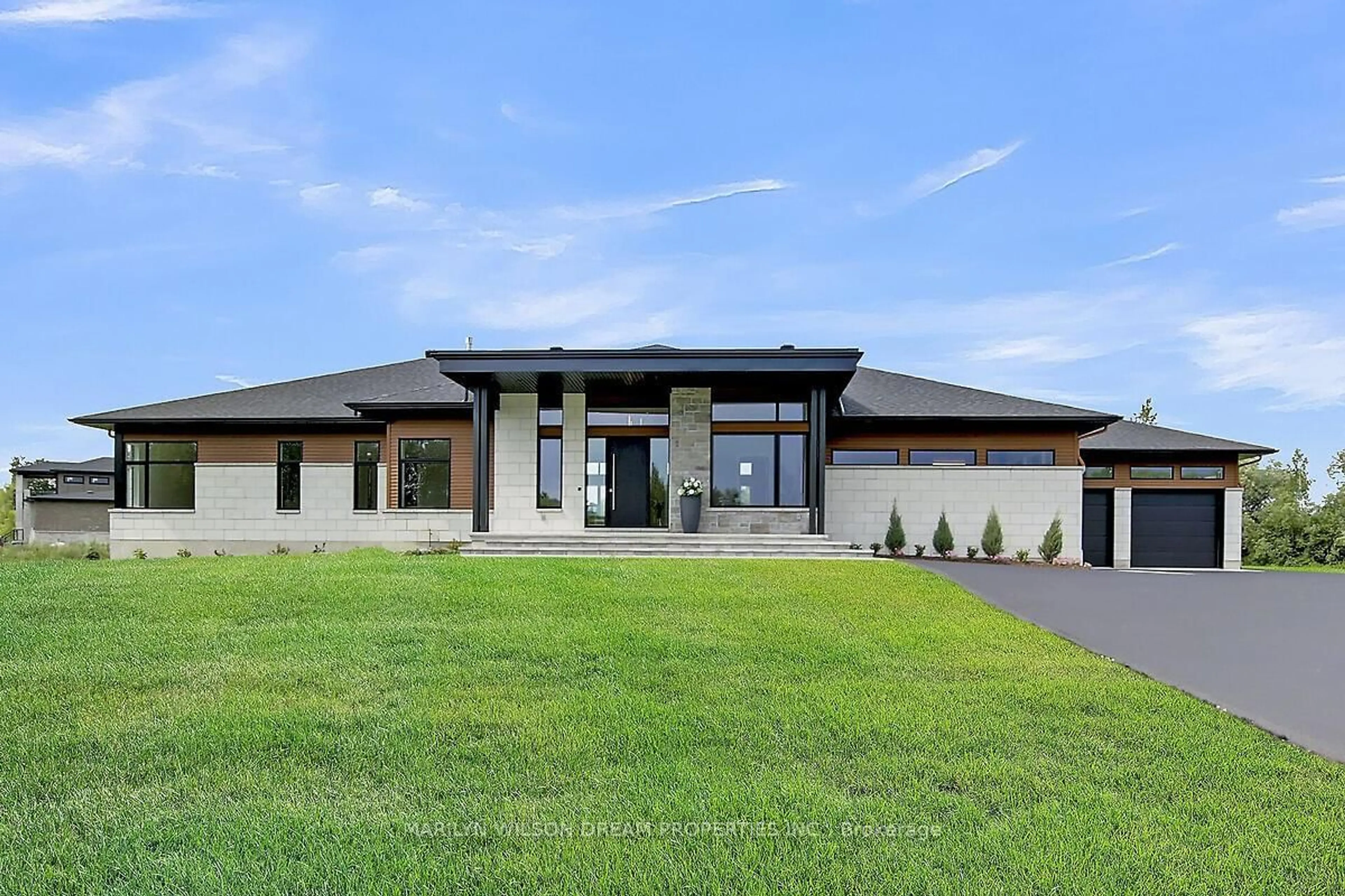 Home with brick exterior material, building for 1070 Green Jacket Cres, Greely Ontario K4P 0G6