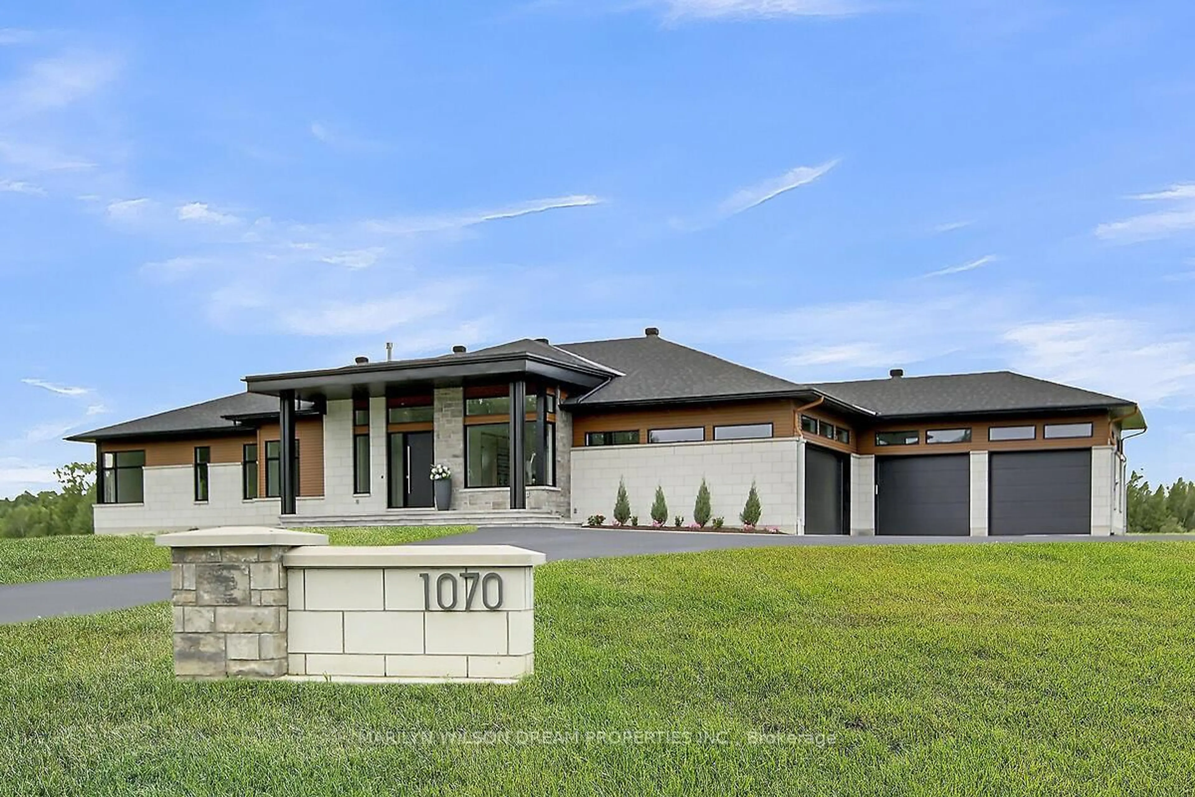 Home with brick exterior material, unknown for 1070 Green Jacket Cres, Greely Ontario K4P 0G6