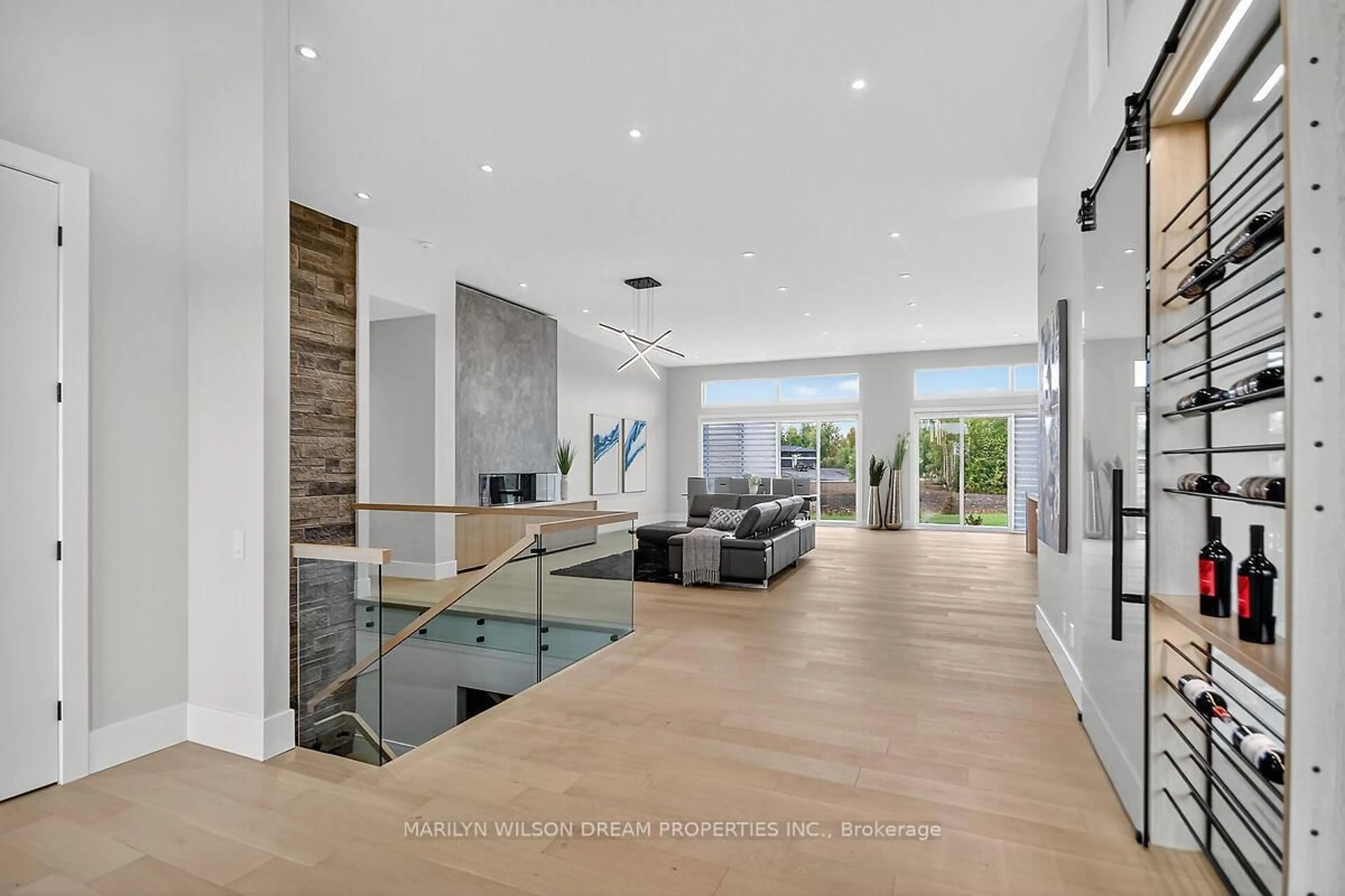 Indoor foyer for 1070 Green Jacket Cres, Greely Ontario K4P 0G6