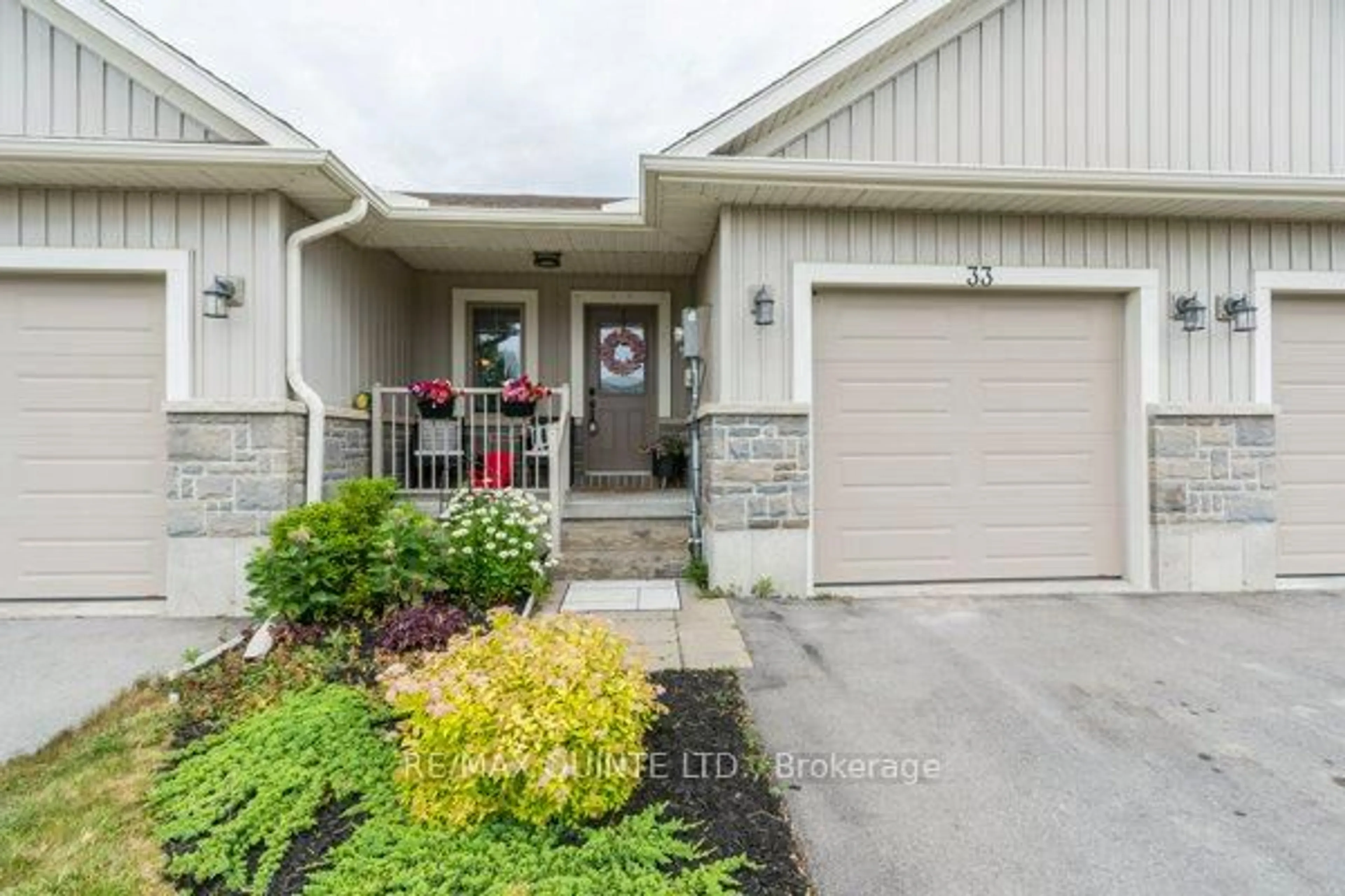 Unknown for 33 Chinook St, Belleville Ontario K8P 0C6