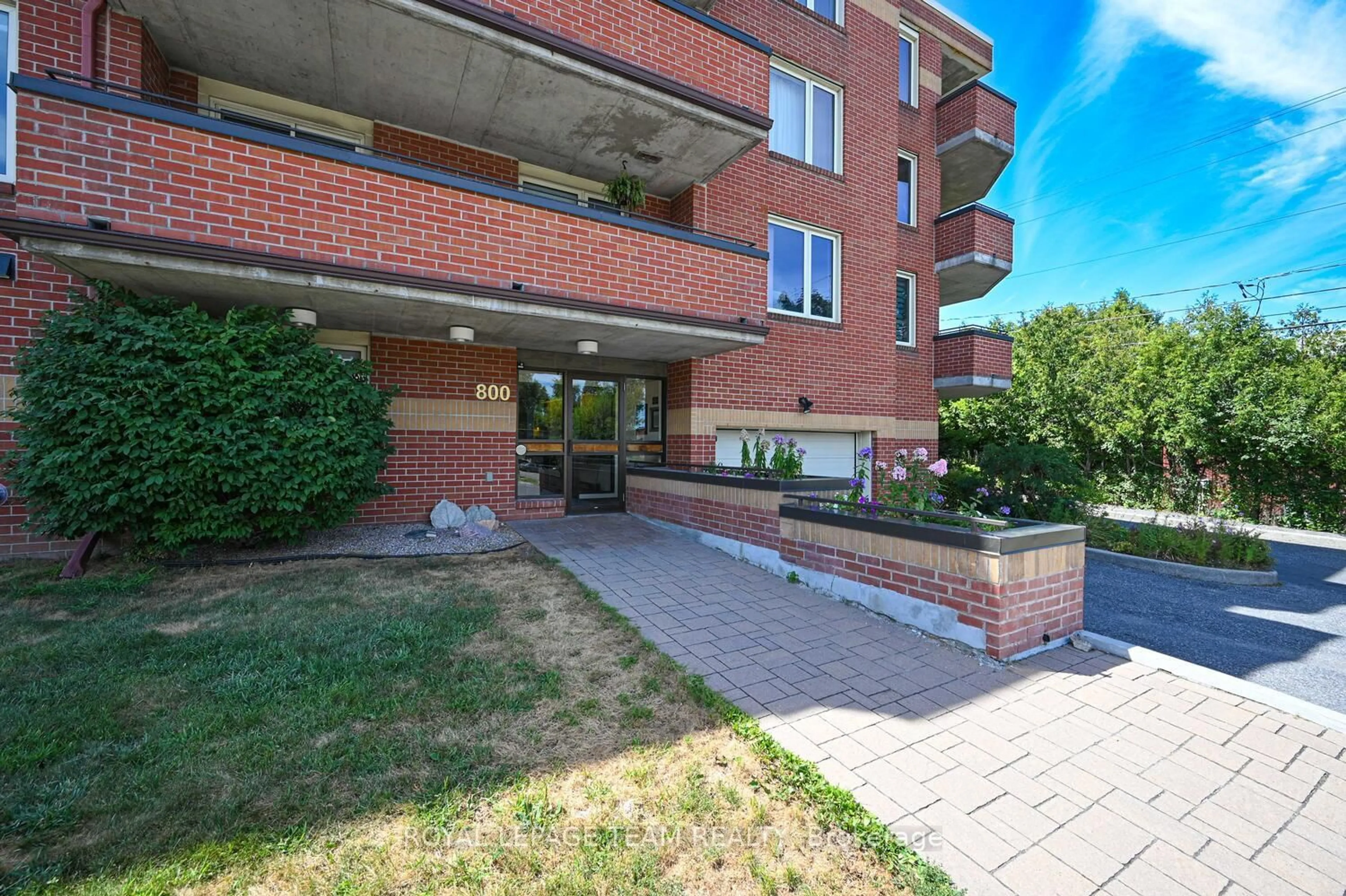 Patio, street for 800 Mckellar Ave #403, Ottawa Ontario K2A 2X5