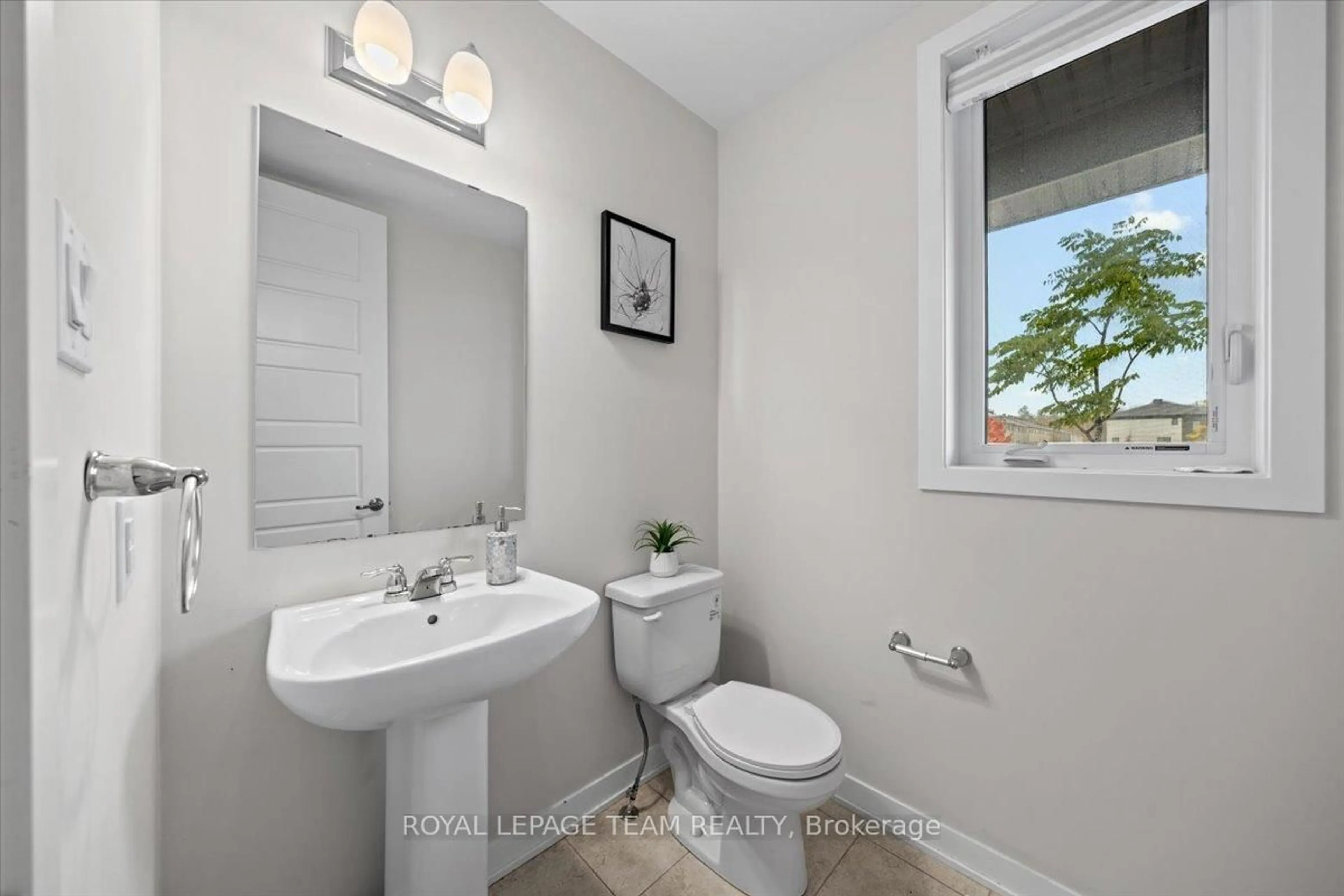 Standard bathroom, ceramic/tile floor for 331 Crossway Terr, Stittsville Ontario K2S 2Z3