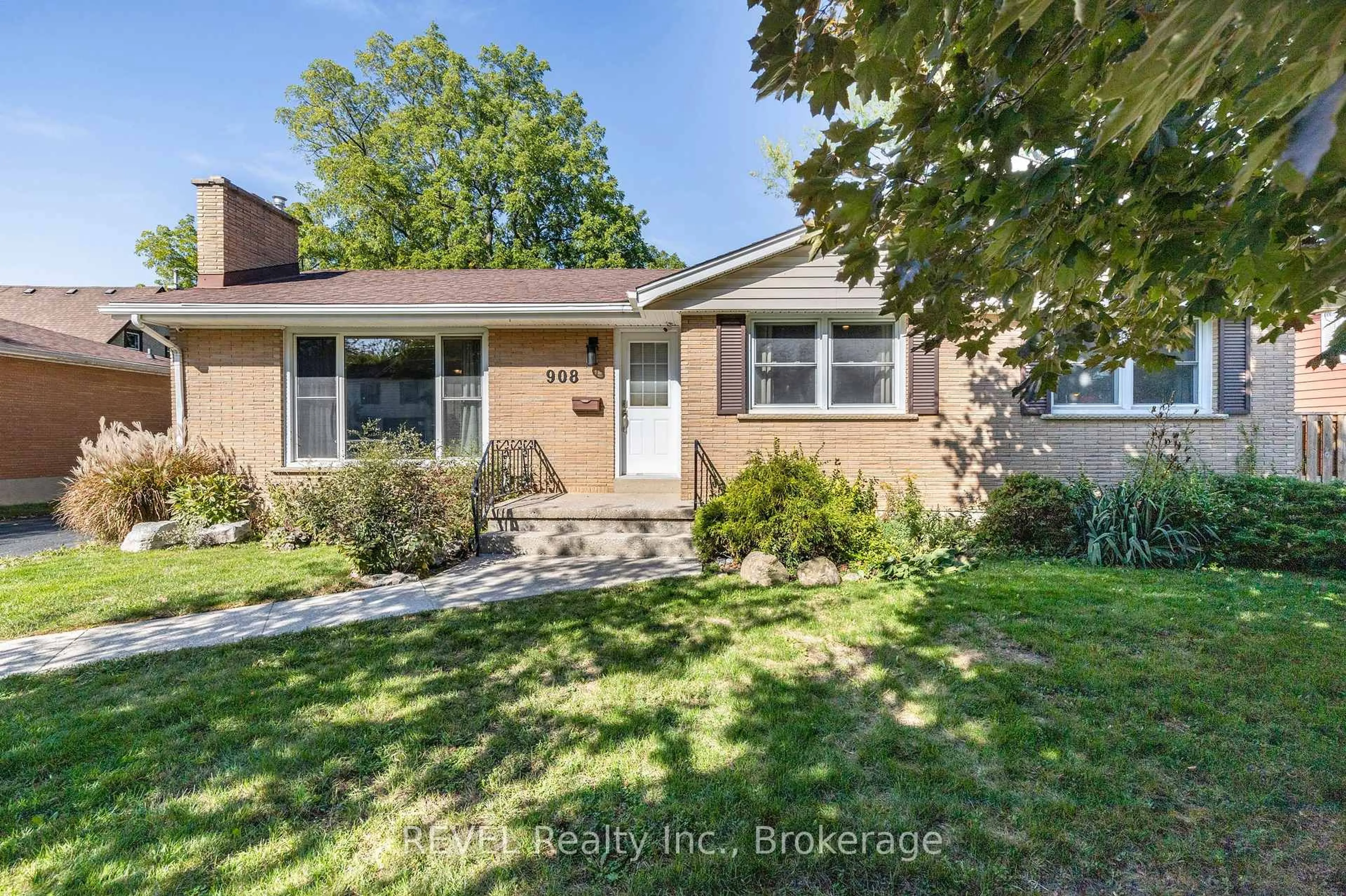 Home with brick exterior material, street for 908 Cedar St, Haldimand Ontario N1A 2K3