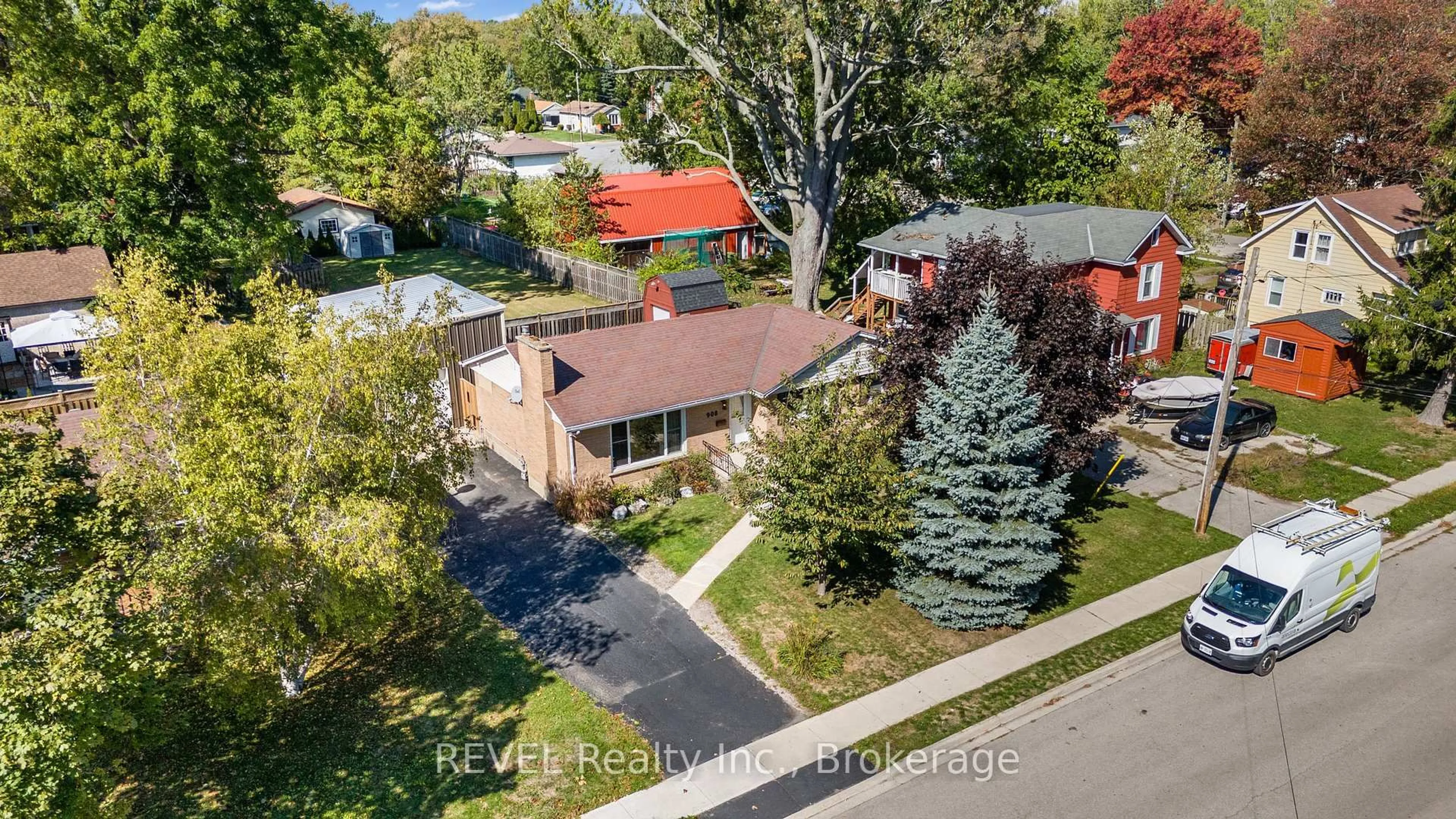 A pic from outside/outdoor area/front of a property/back of a property/a pic from drone, street for 908 Cedar St, Haldimand Ontario N1A 2K3