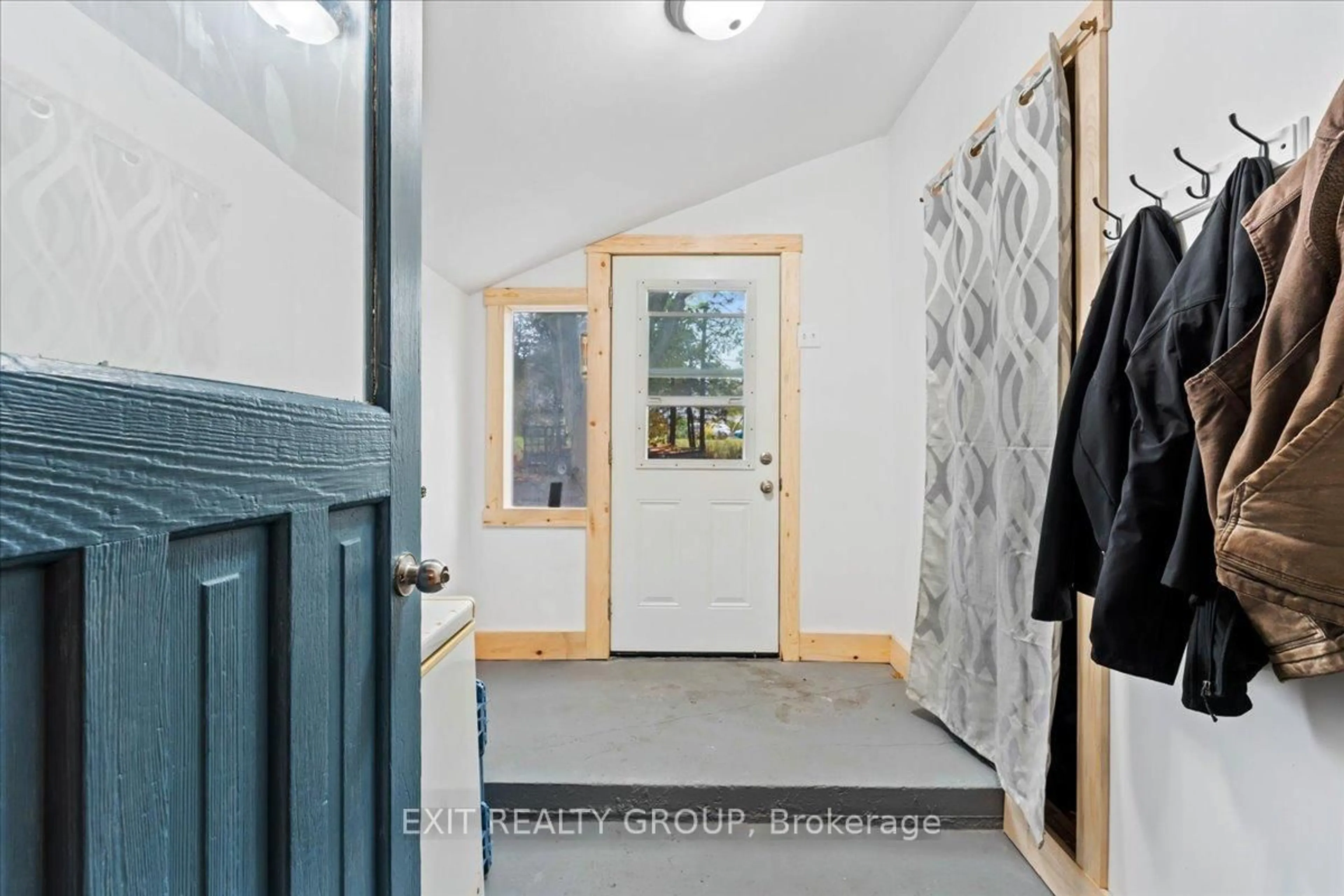 Indoor entryway for 52 County Road 15, Prince Edward County Ontario K0K 1W0