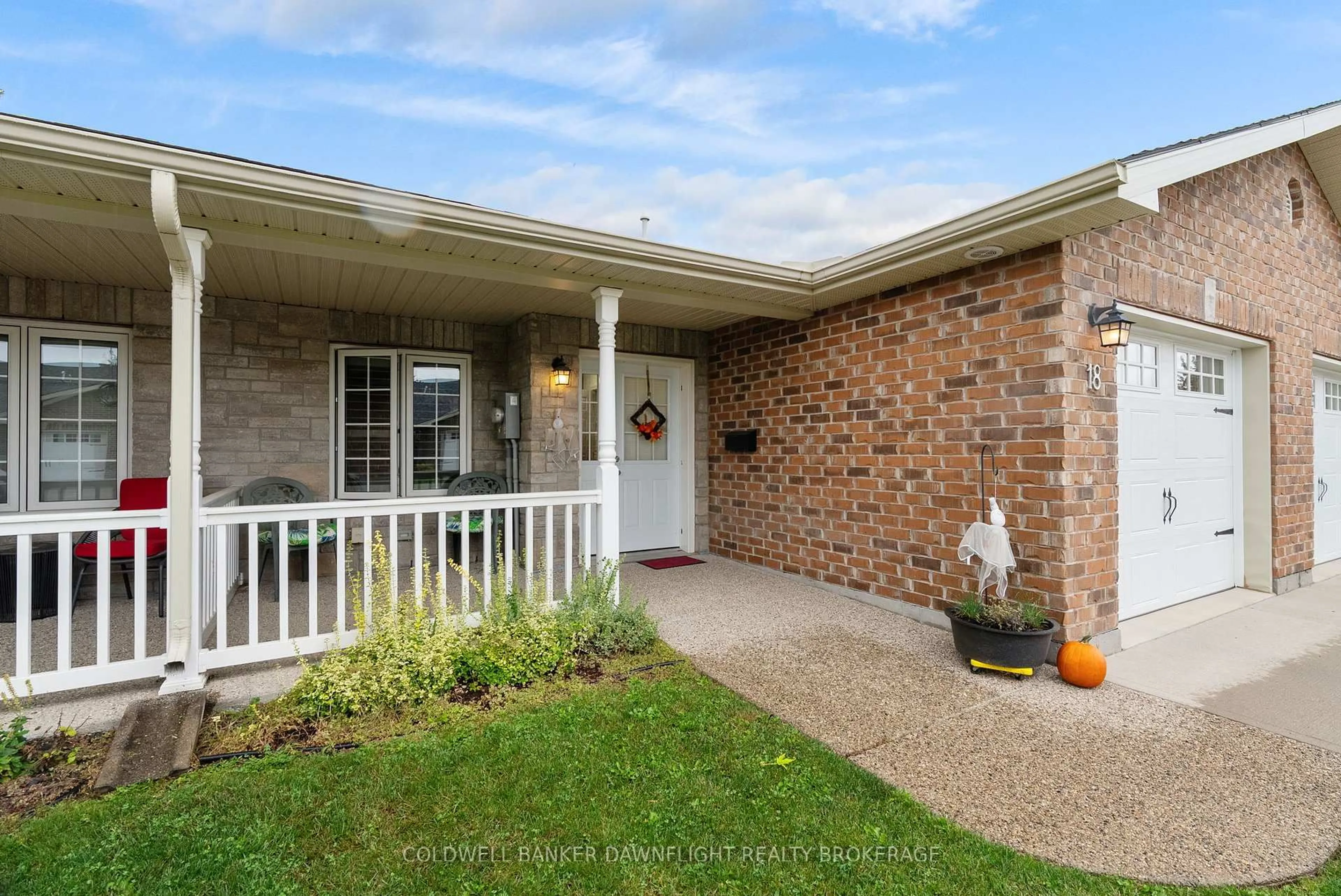 Home with brick exterior material, unknown for 18 Devon Dr, South Huron Ontario N0M 1S3