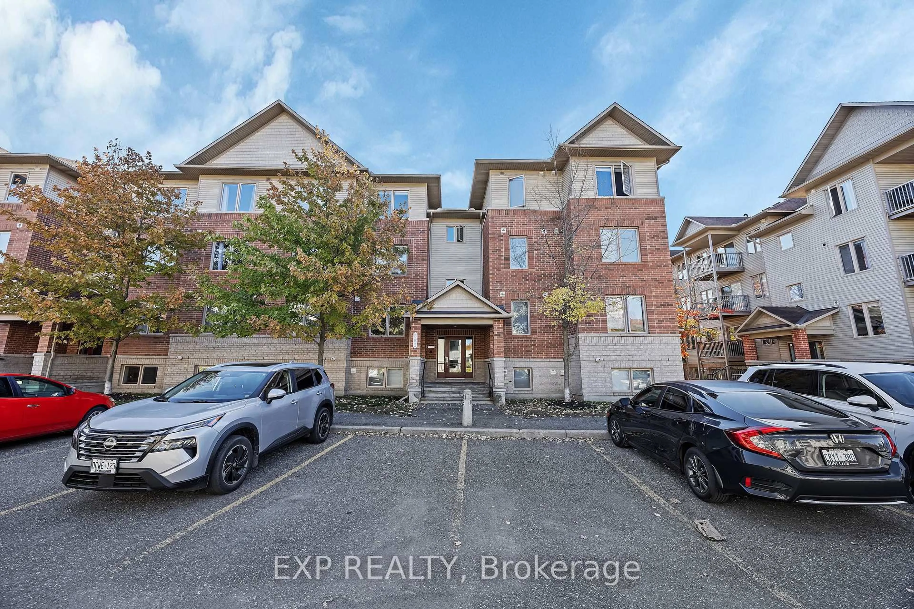 A pic from outside/outdoor area/front of a property/back of a property/a pic from drone, building for 585 Stonefield Private #6, Ottawa Ontario K2G 4R4