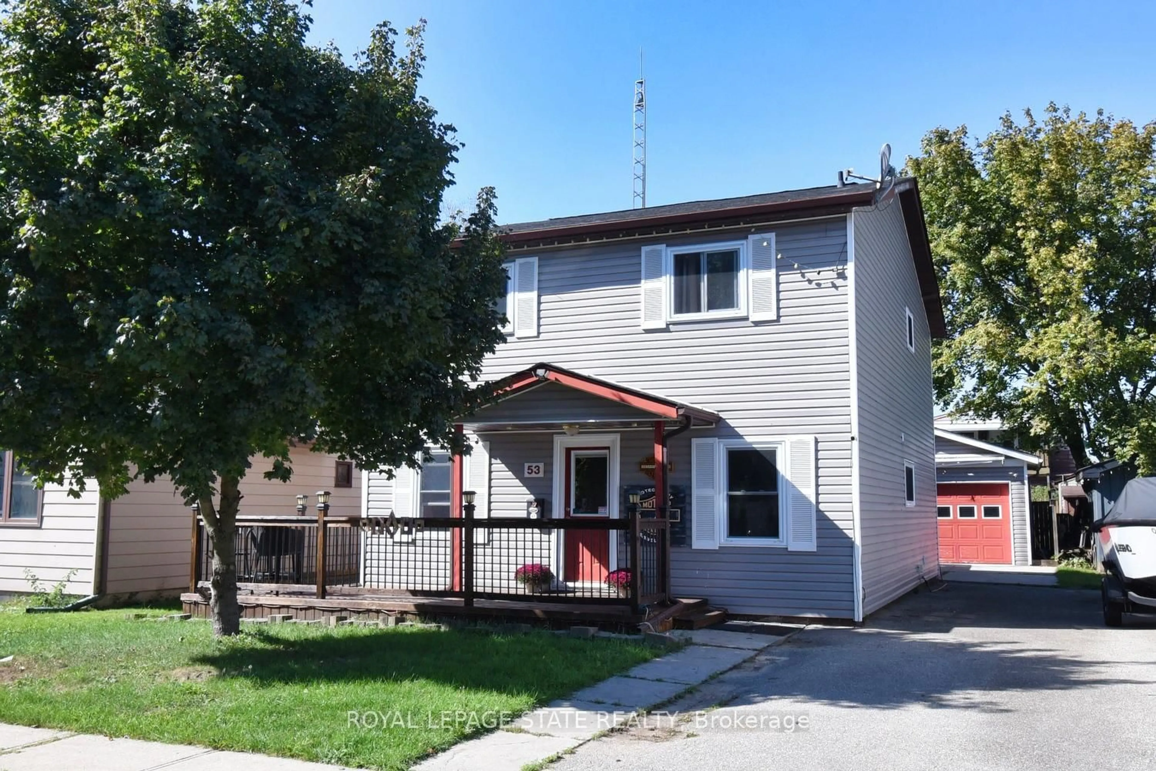Home with vinyl exterior material, street for 53 Seventh Ave, Brantford Ontario N3S 1B3