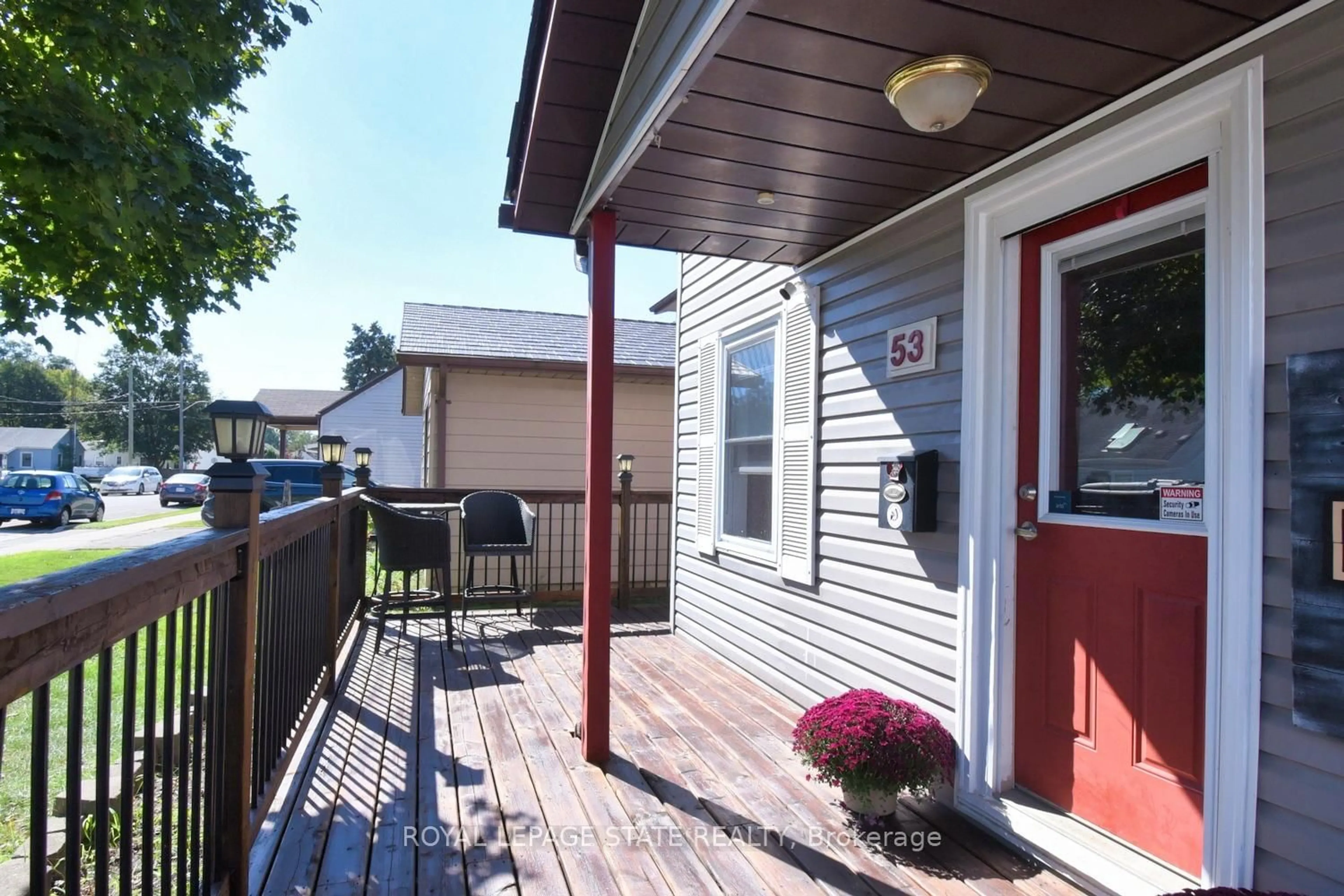 Patio, street for 53 Seventh Ave, Brantford Ontario N3S 1B3