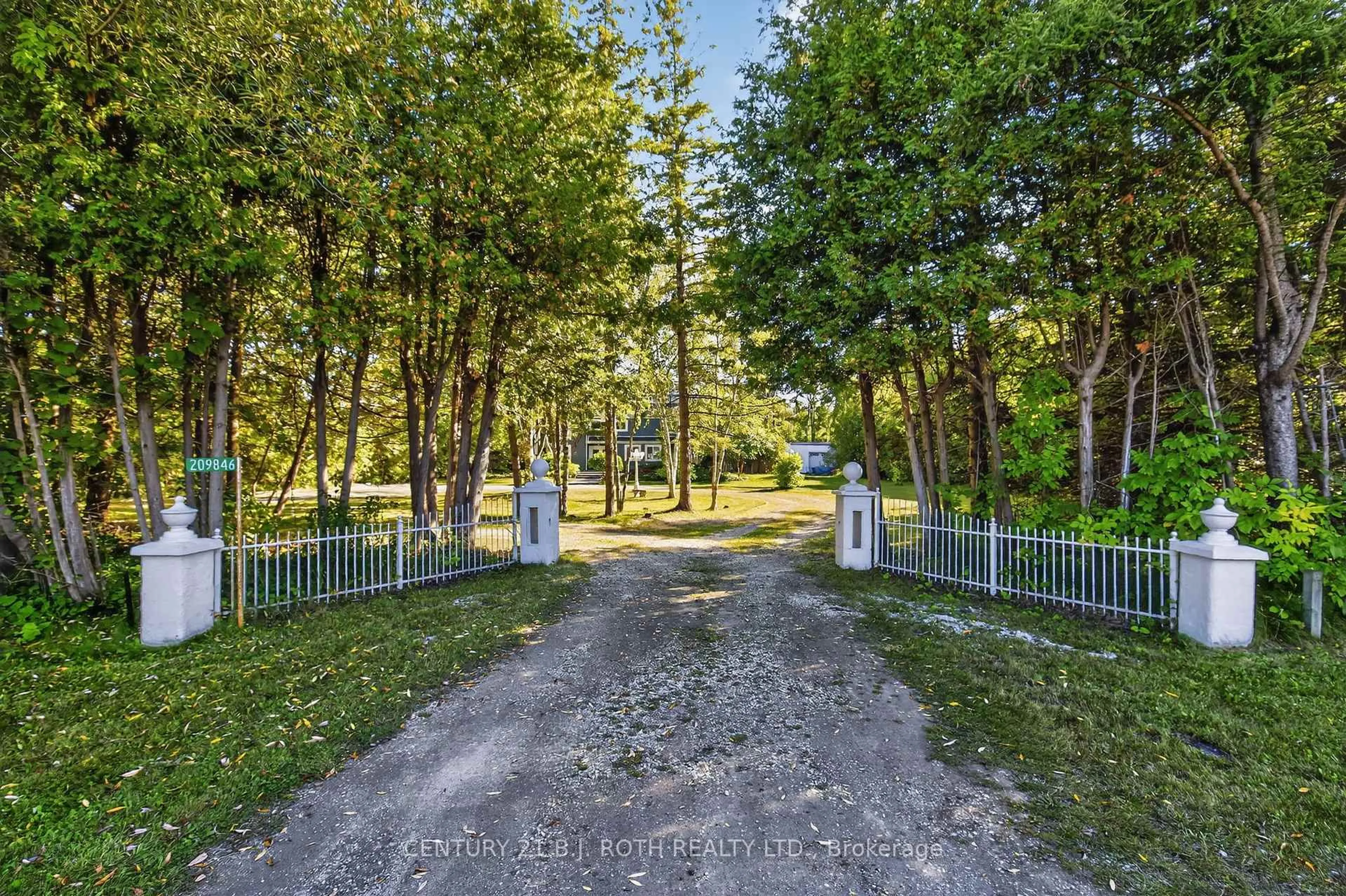 Patio, forest/trees view for 209846 26 Highway, Blue Mountains Ontario L9Y 0L1