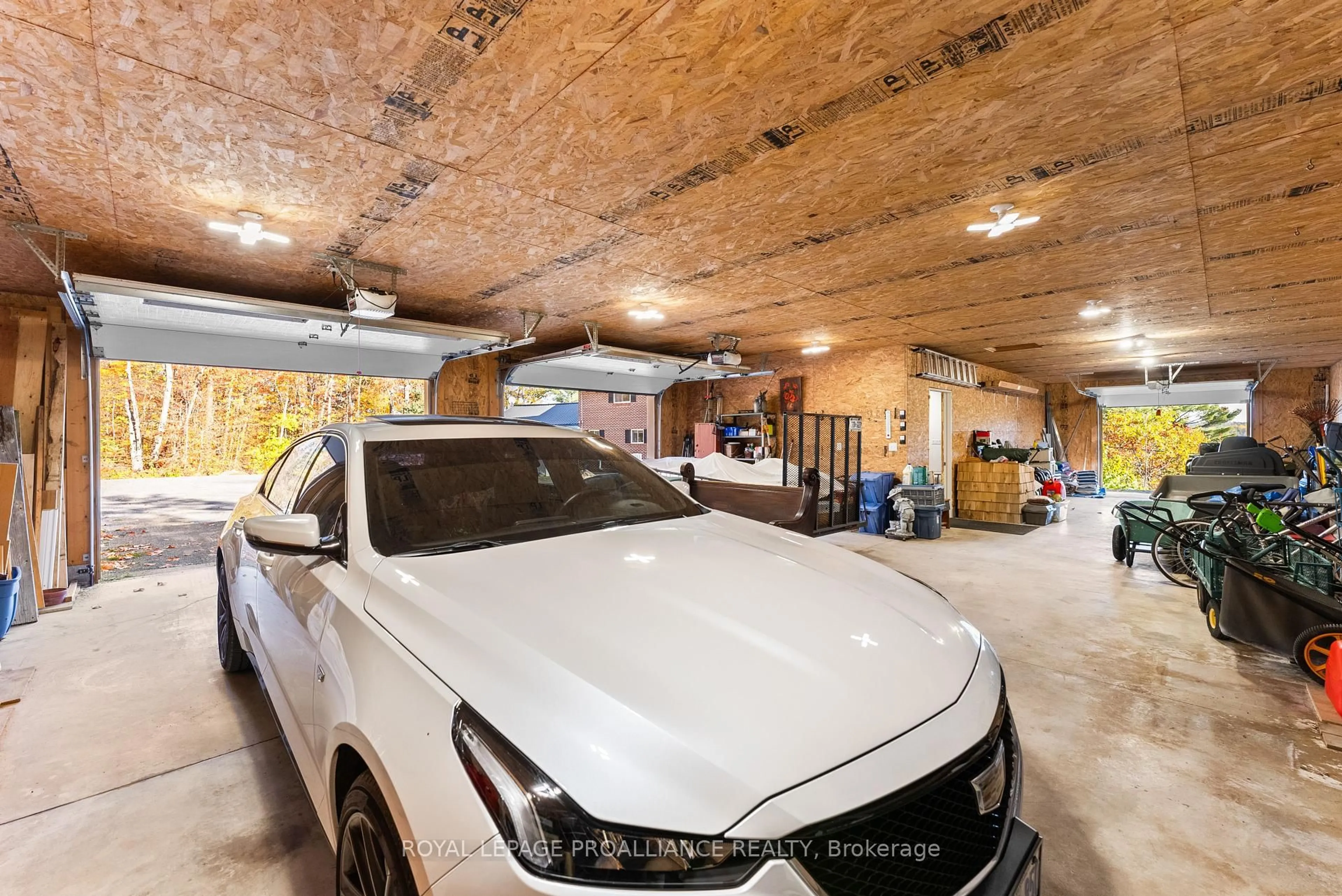 Indoor garage for 17276 Highway 41, Cloyne Ontario K0H 1K0