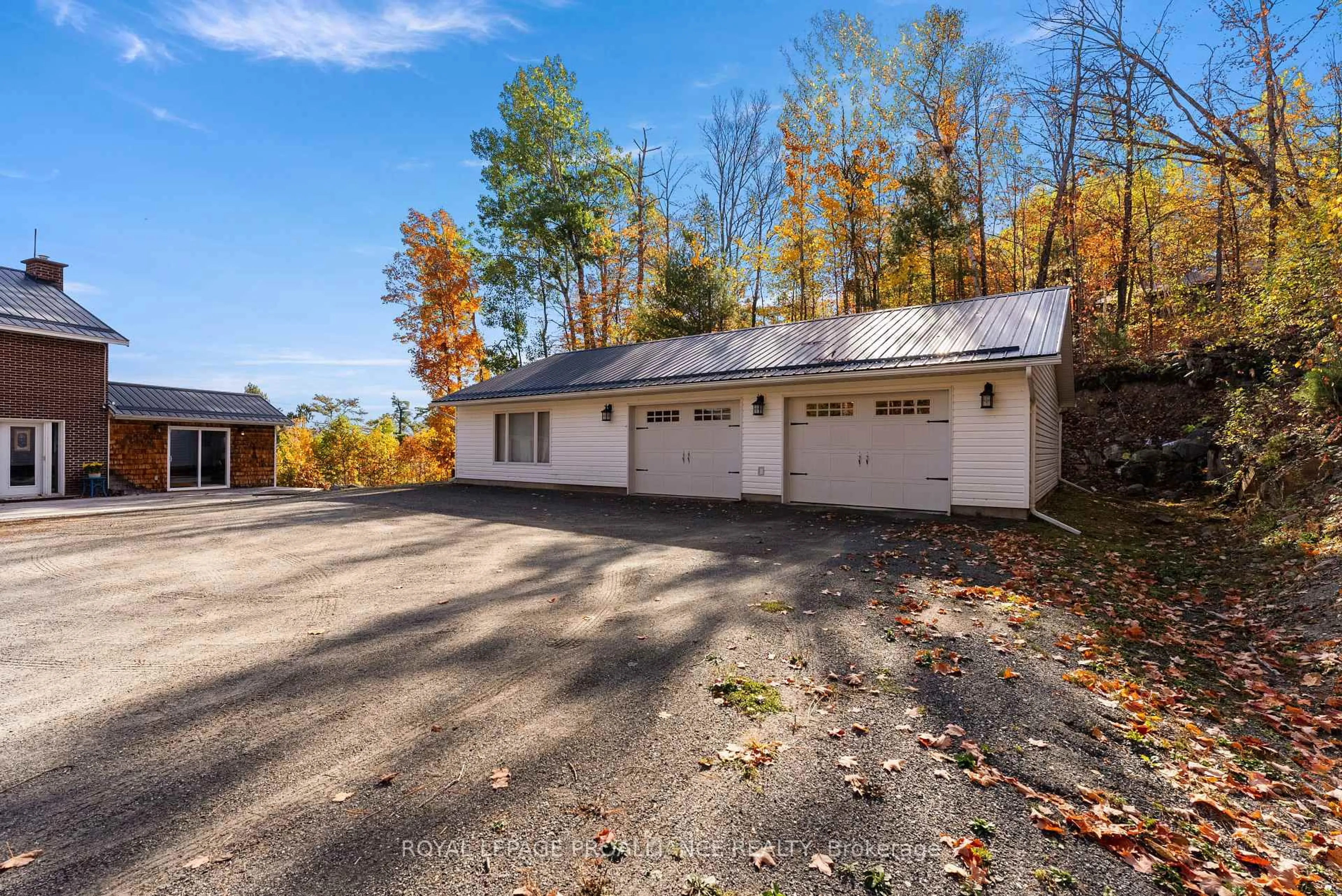 Indoor garage for 17276 Highway 41, Cloyne Ontario K0H 1K0