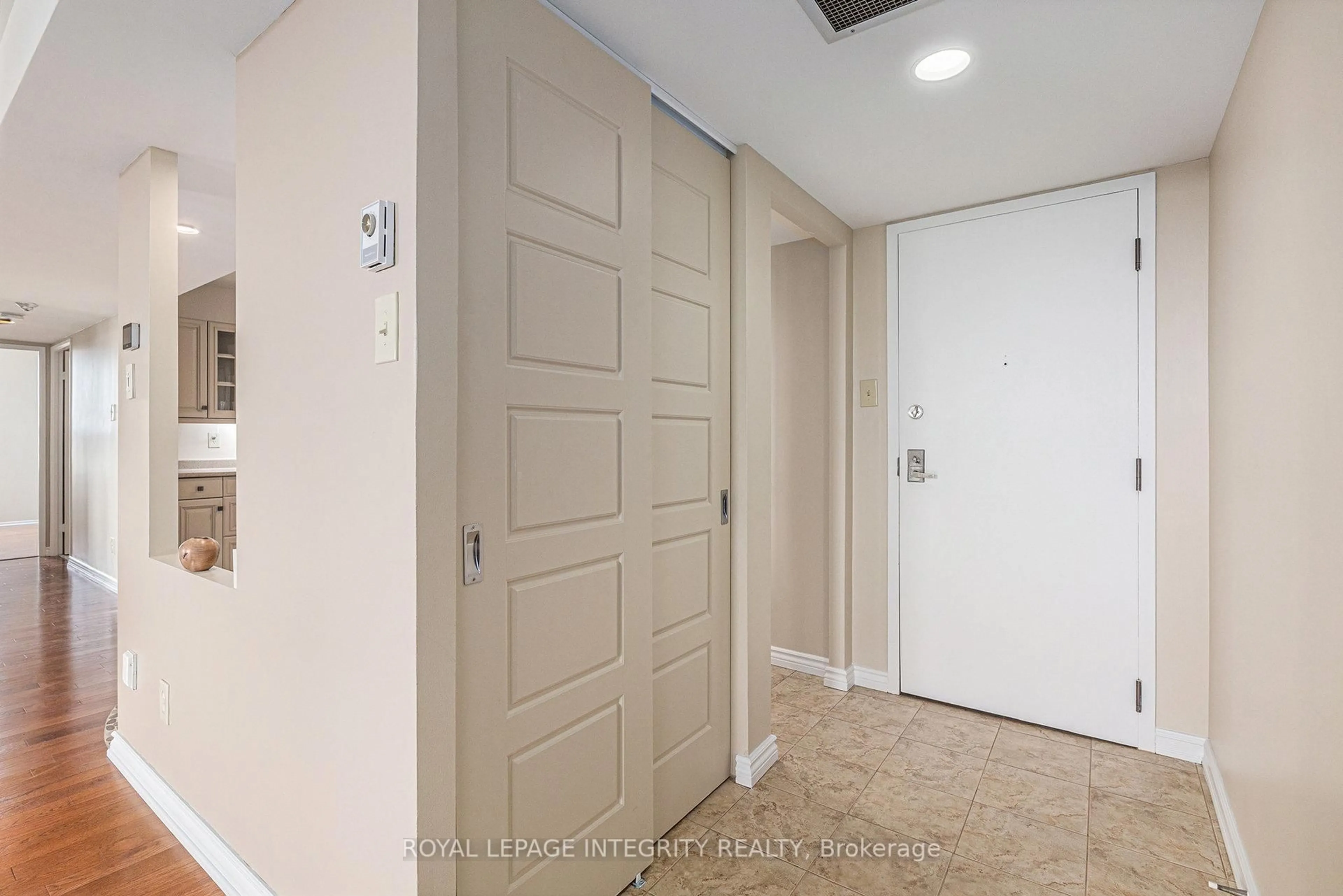 Indoor entryway for 50 Emmerson Ave #602, Ottawa Ontario K1Y 4P7