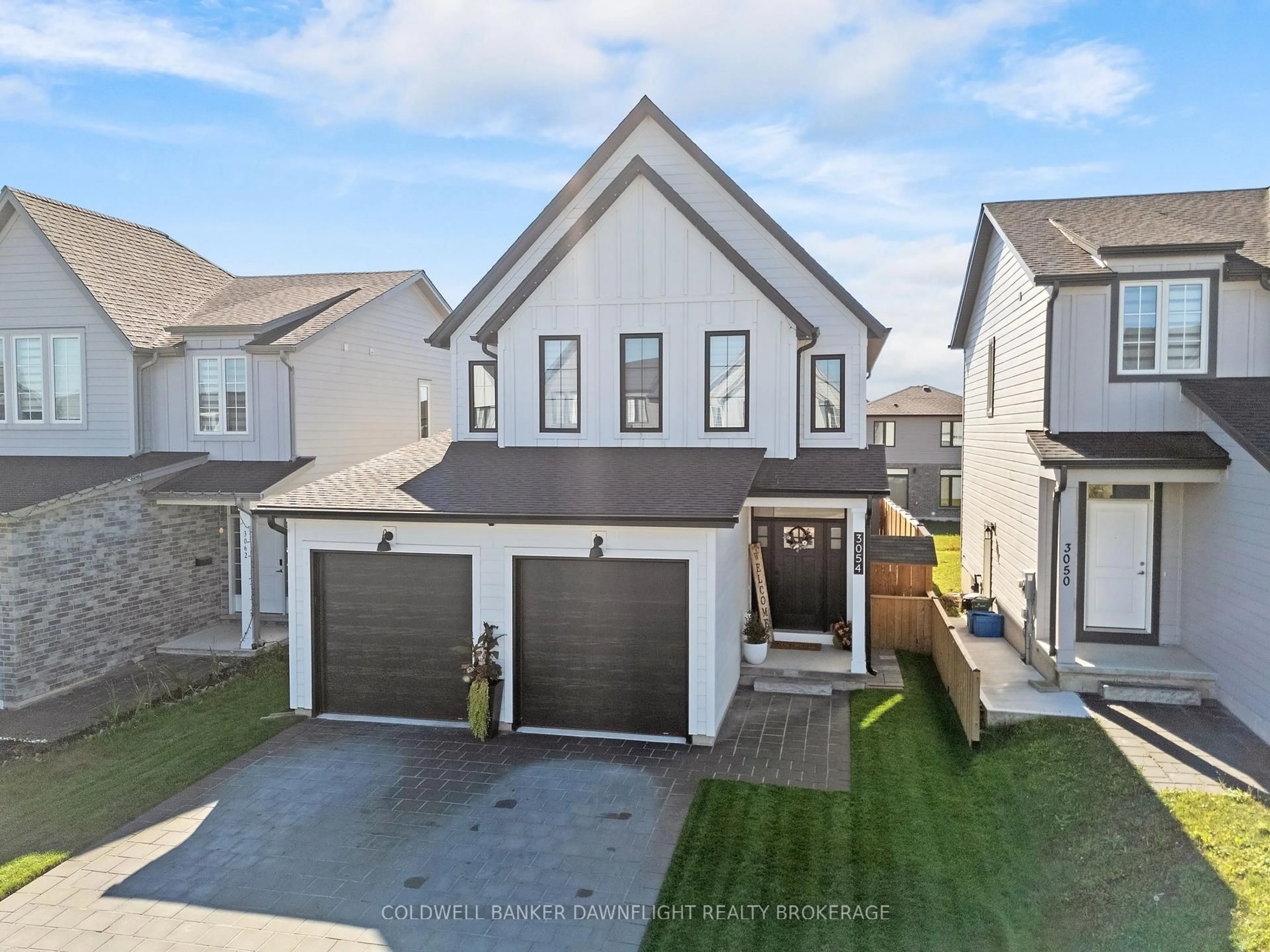A pic from outside/outdoor area/front of a property/back of a property/a pic from drone, street for 3054 Heardcreek Tr, London North Ontario N6G 2S7