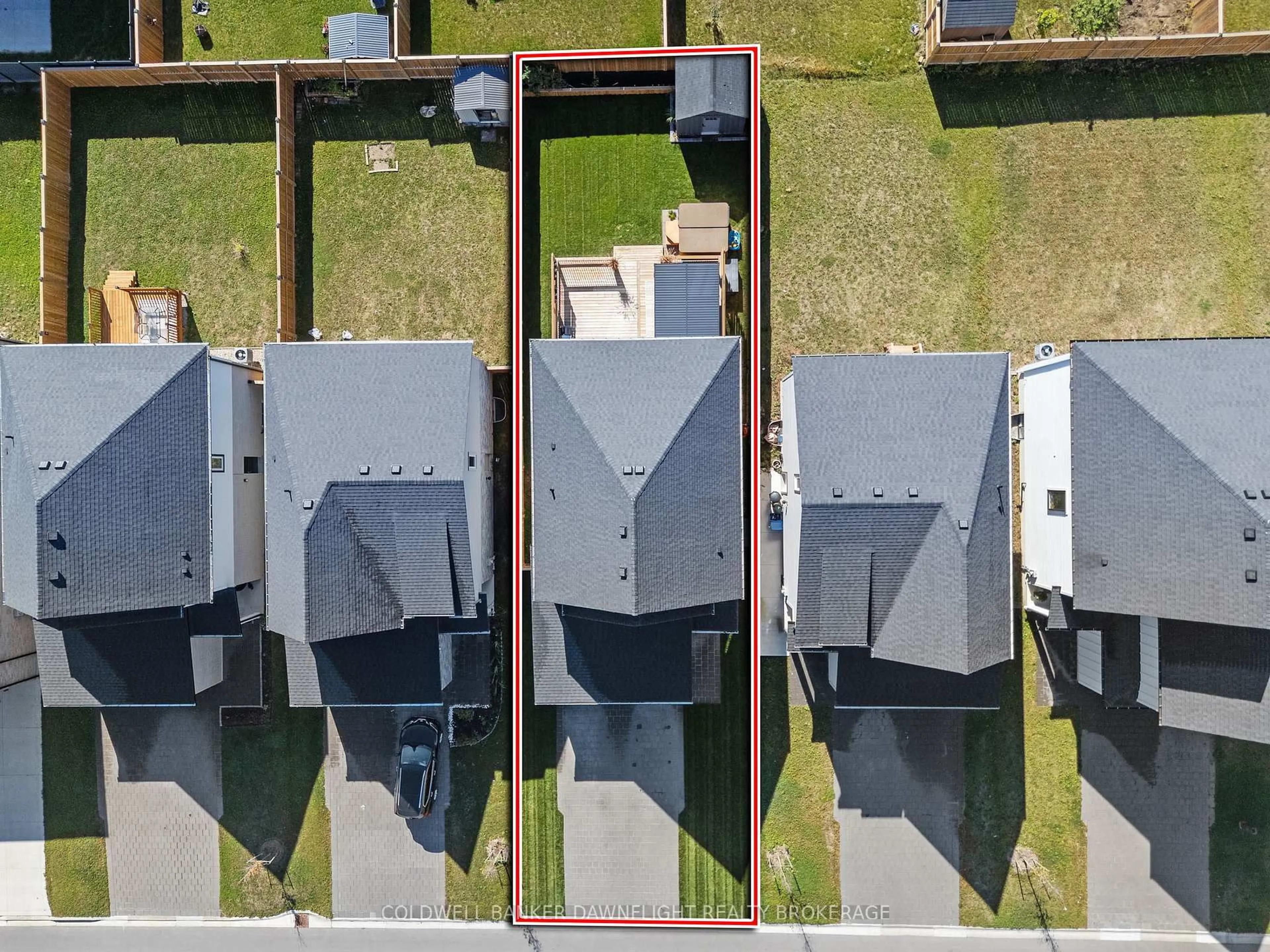 A pic from outside/outdoor area/front of a property/back of a property/a pic from drone, street for 3054 Heardcreek Tr, London North Ontario N6G 2S7