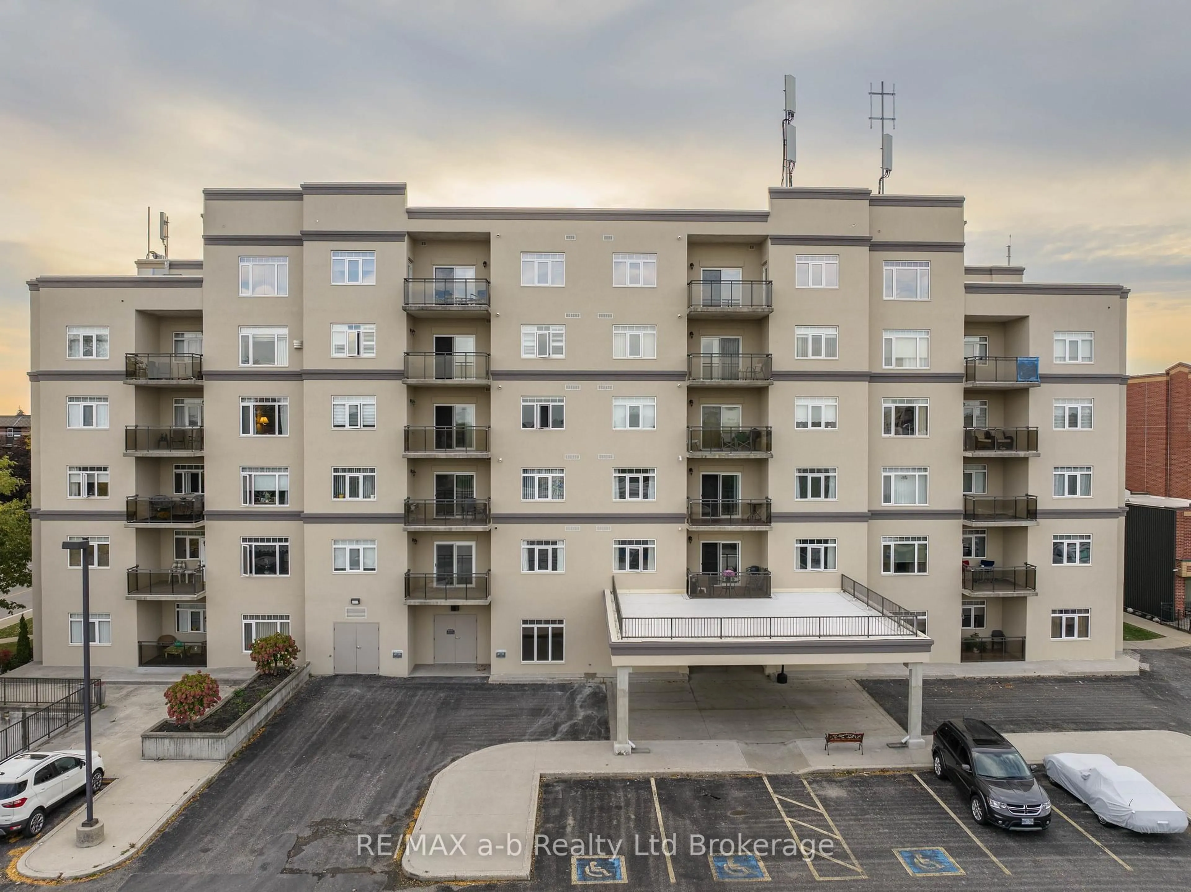 A pic from outside/outdoor area/front of a property/back of a property/a pic from drone, building for 80 BRIDGE St #101, Tillsonburg Ontario N4G 1T2