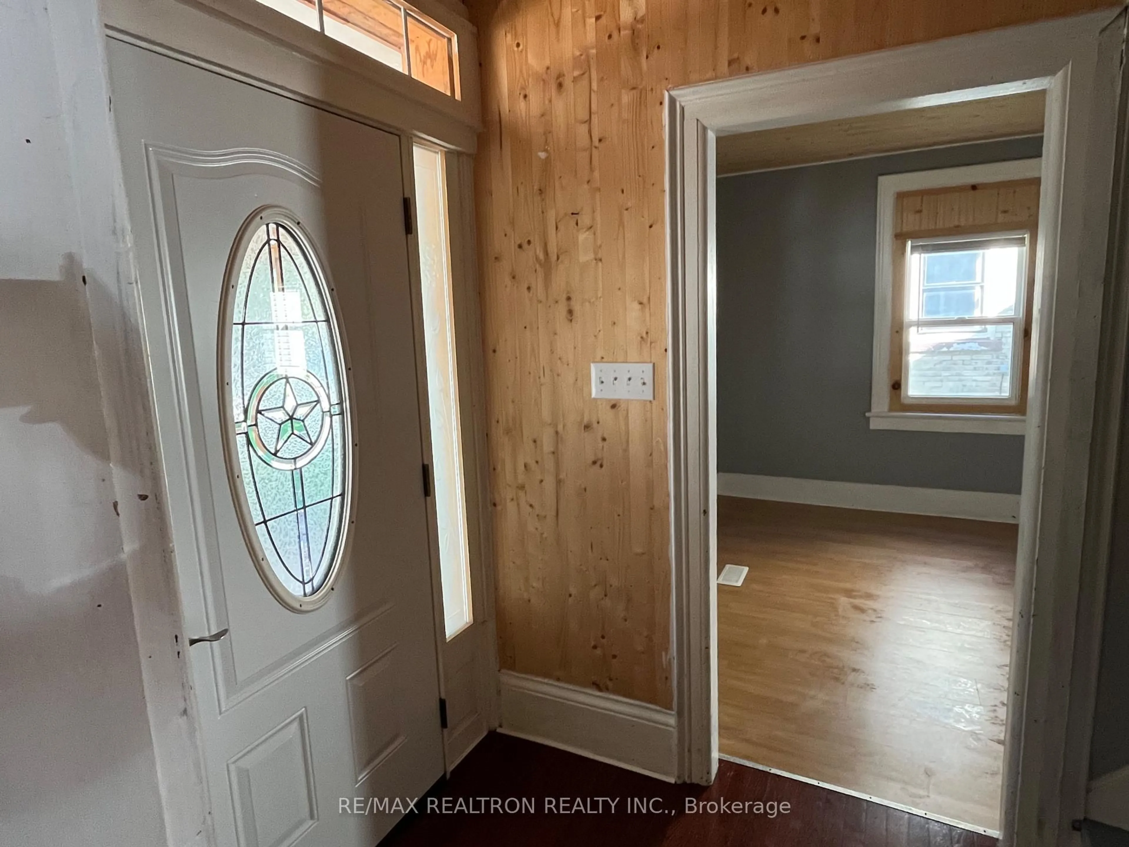 Indoor entryway for 287 Victoria St, Arran-Elderslie Ontario N0G 2N0