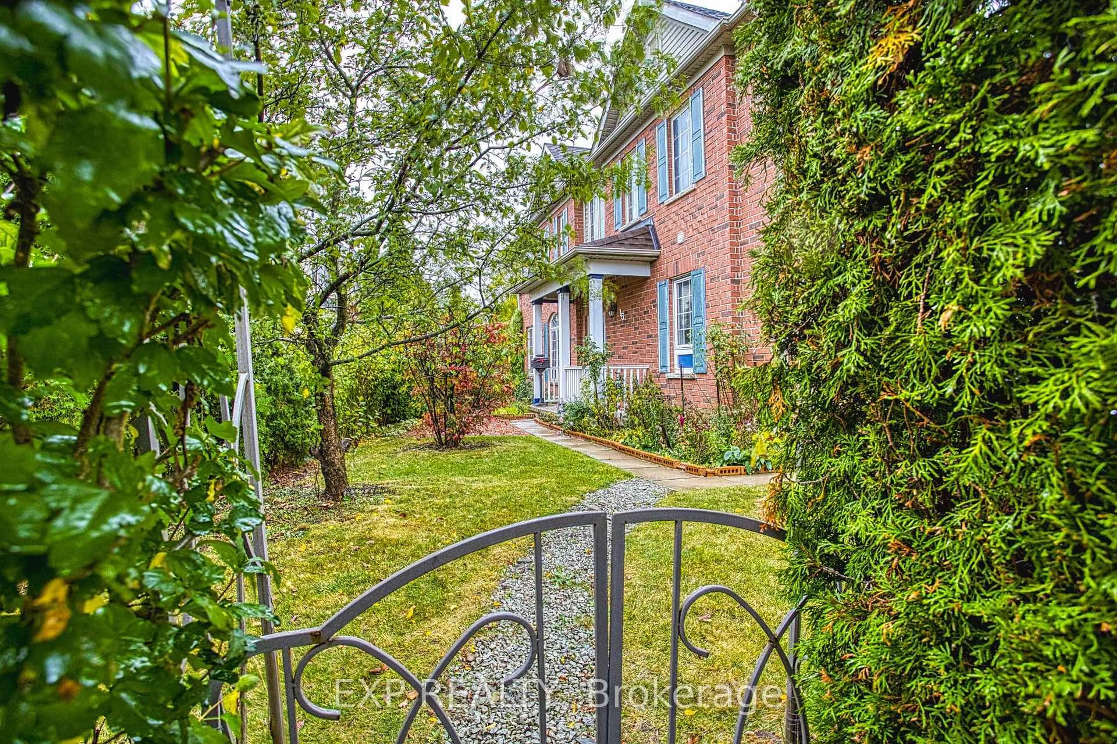 Unknown for 15 Chloe St, St. Catharines Ontario L2P 2Y2