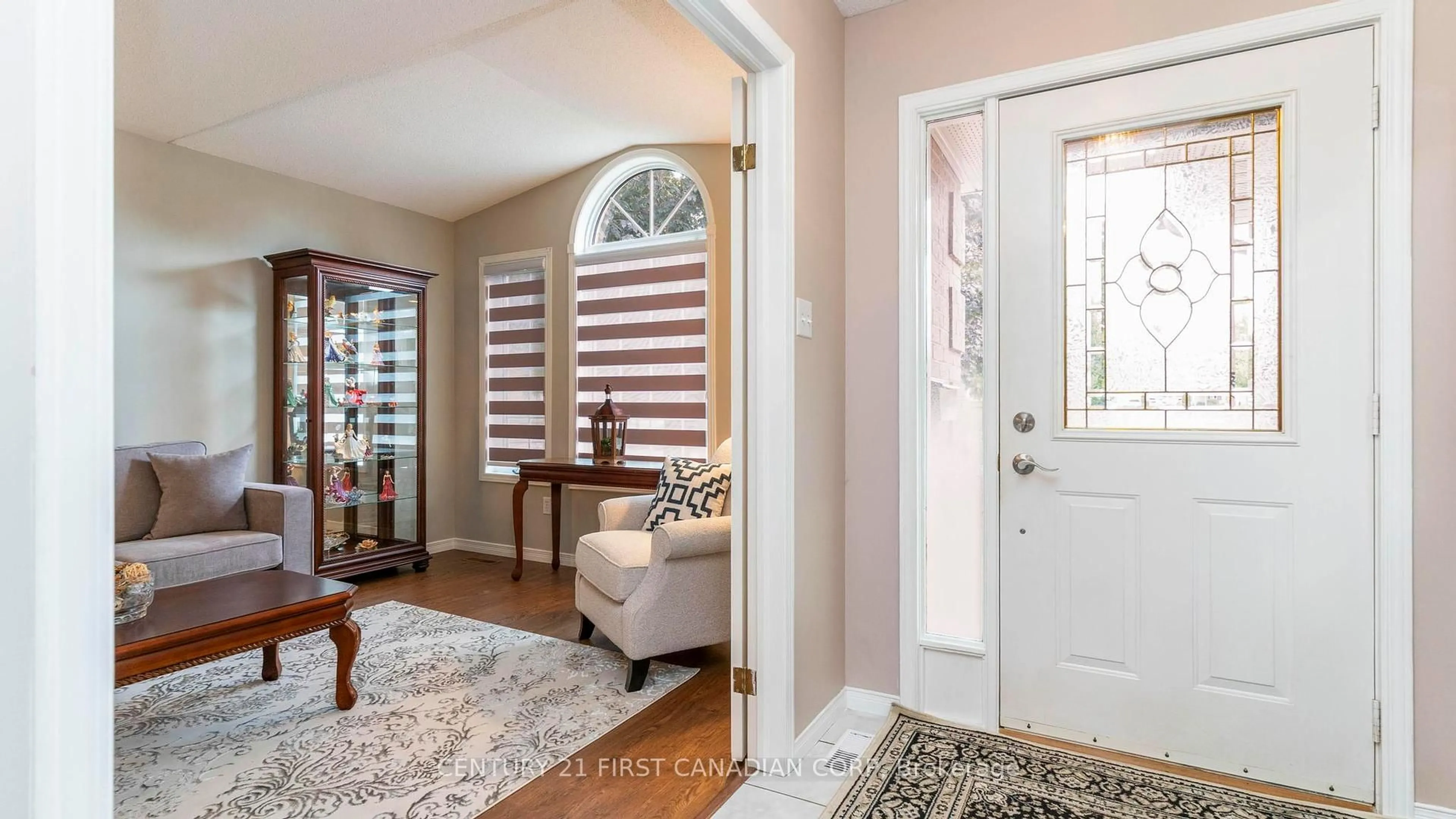 Indoor entryway for 39 Yarmouth Dr, London East Ontario N5V 4T8