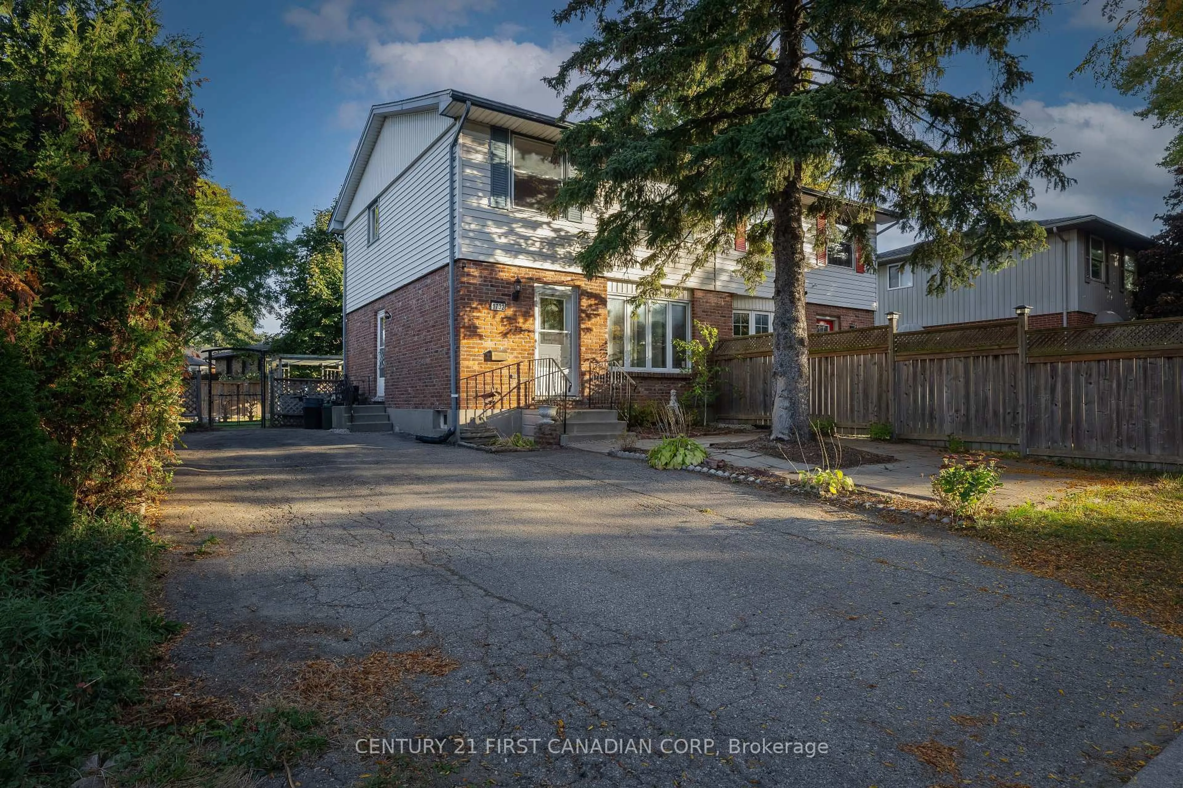 A pic from outside/outdoor area/front of a property/back of a property/a pic from drone, street for 1732 Culver Dr, London East Ontario N5V 3G8