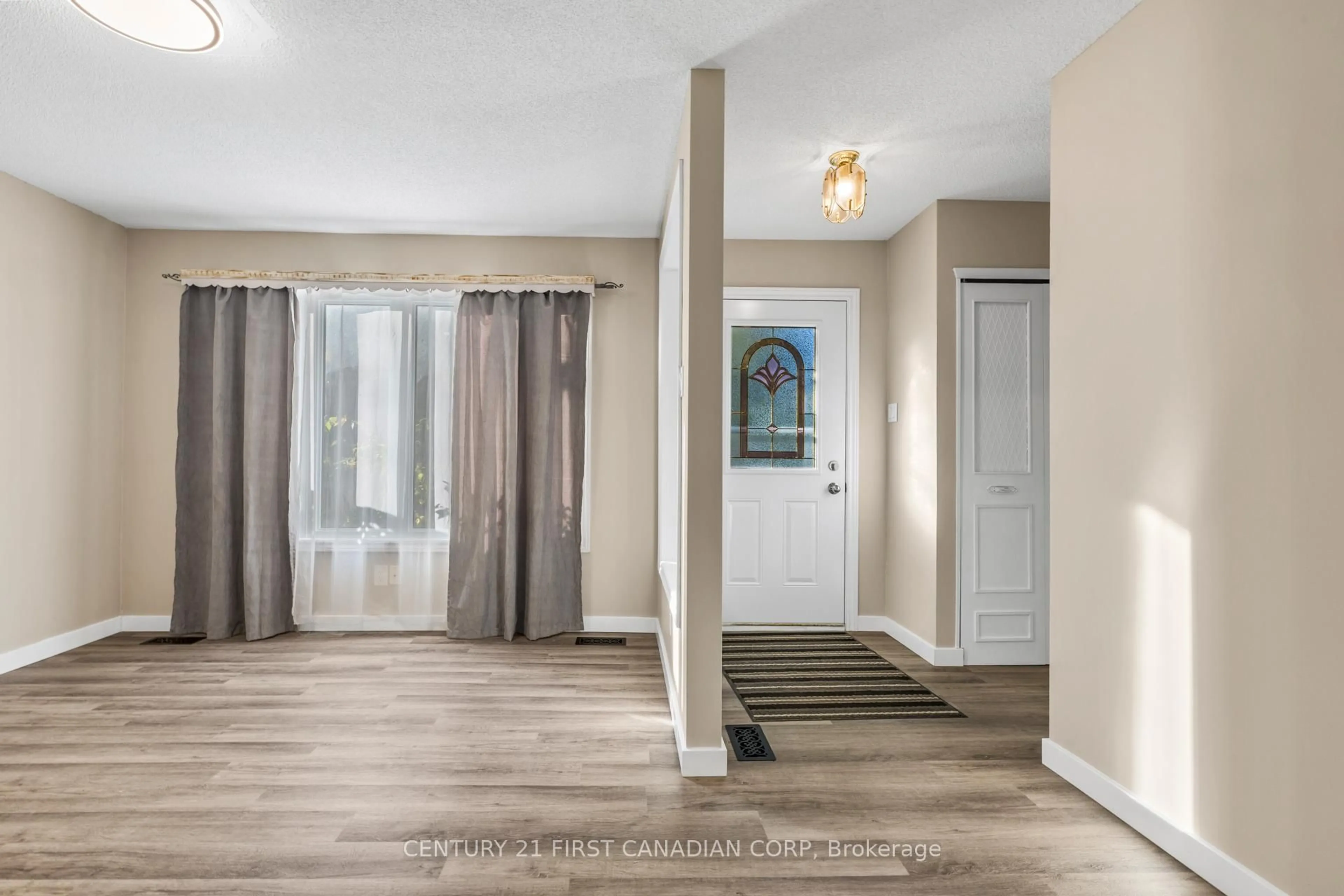Indoor entryway for 1732 Culver Dr, London East Ontario N5V 3G8