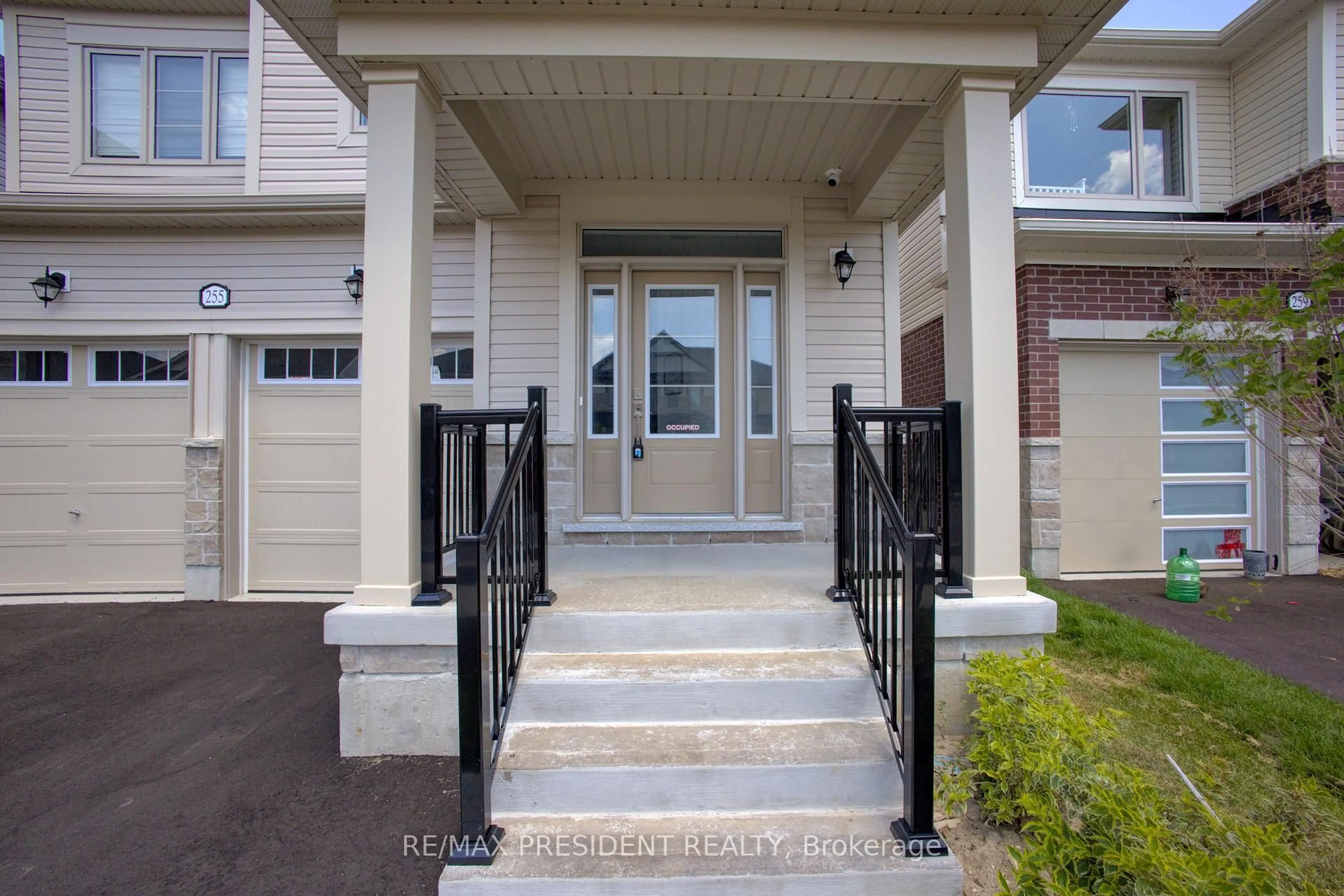 Indoor entryway for 255 Rea Dr, Centre Wellington Ontario N1M 0K1