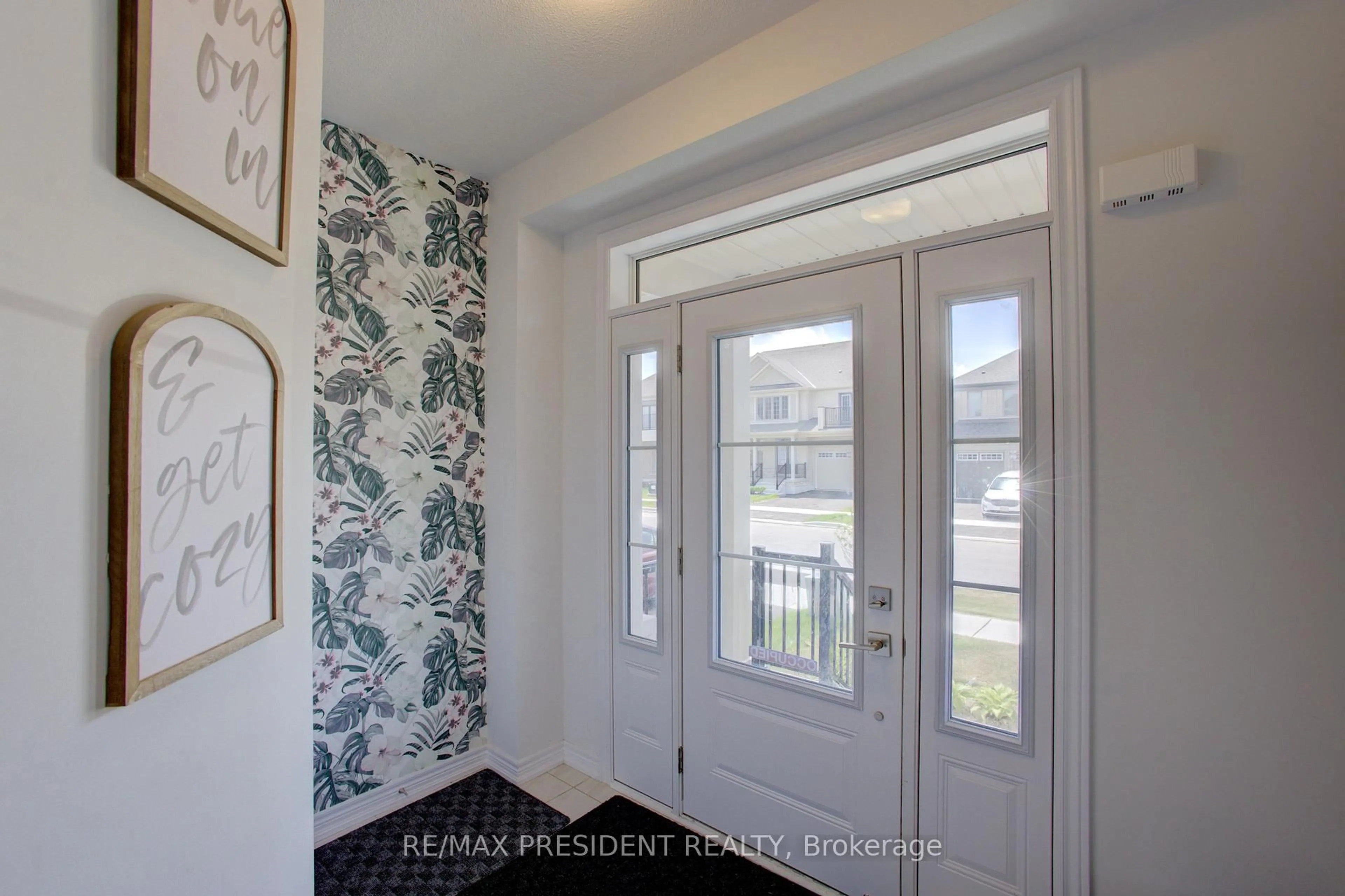 Indoor entryway for 255 Rea Dr, Centre Wellington Ontario N1M 0K1