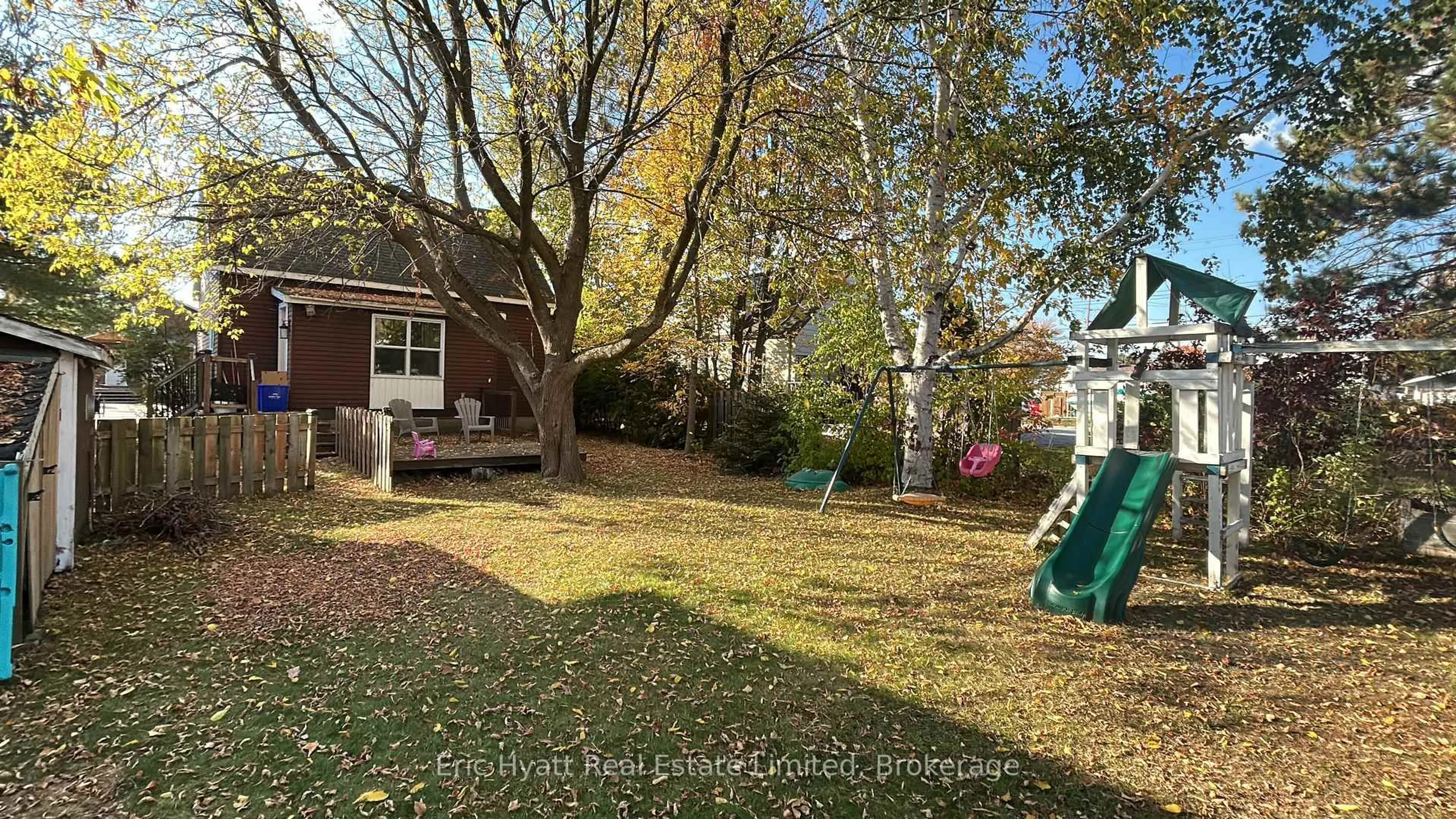 A pic from outside/outdoor area/front of a property/back of a property/a pic from drone, street for 894 O'BRIEN St, North Bay Ontario P1B 5W8