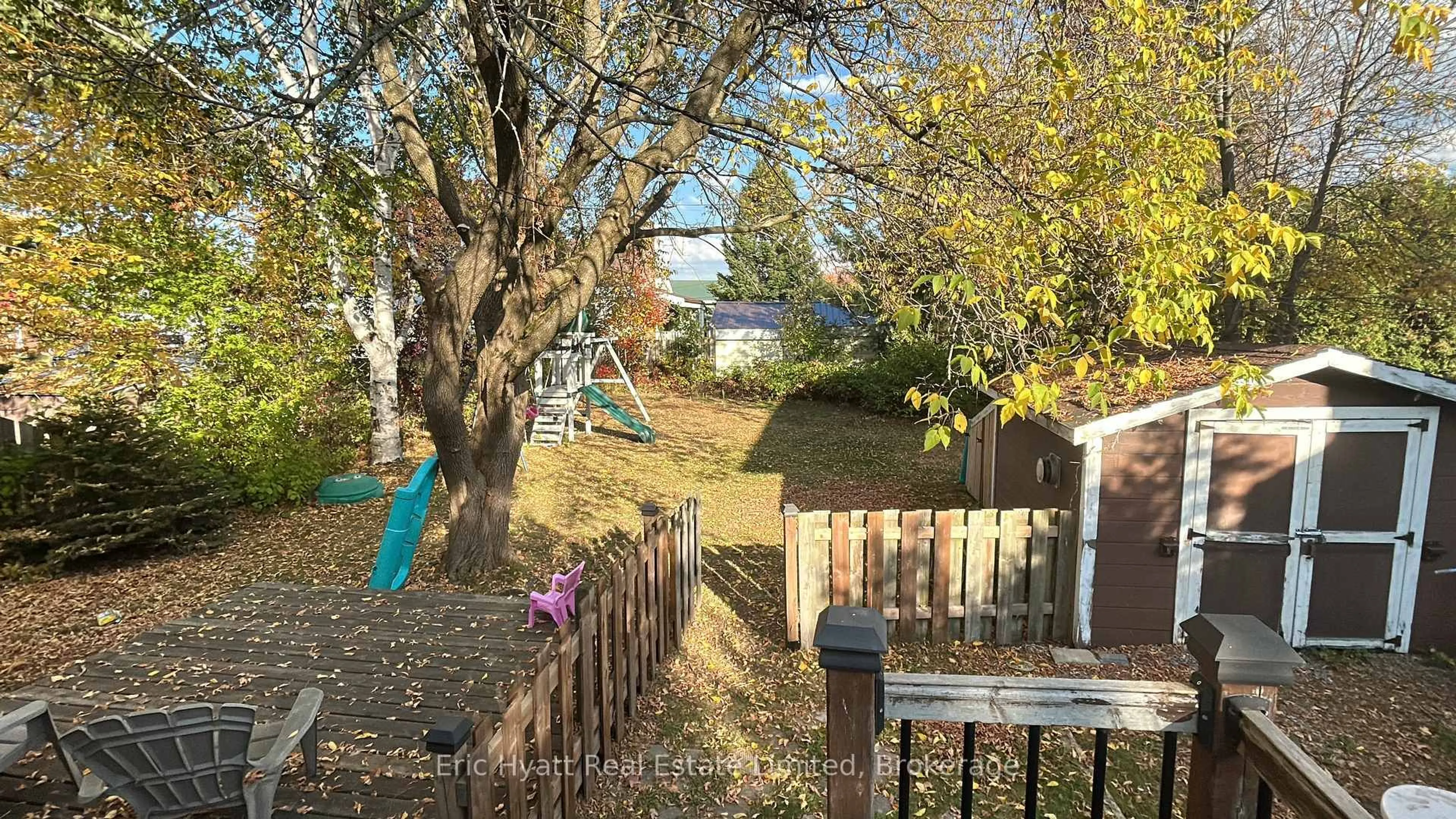 A pic from outside/outdoor area/front of a property/back of a property/a pic from drone, street for 894 O'BRIEN St, North Bay Ontario P1B 5W8