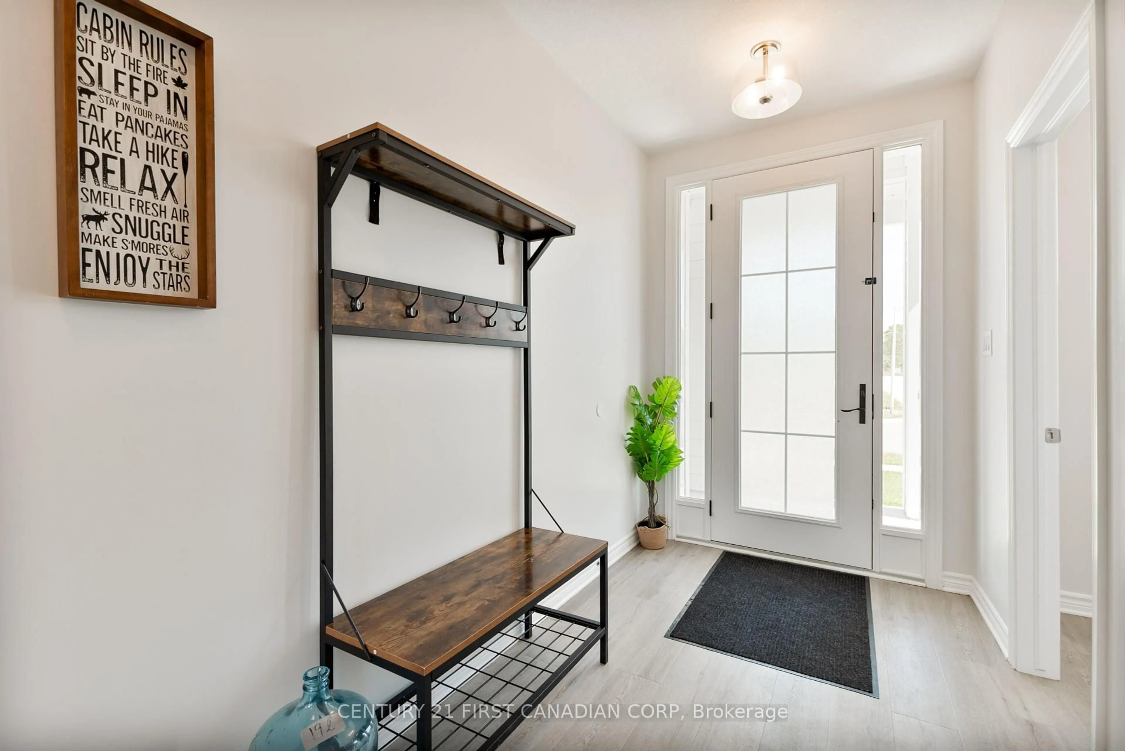Indoor entryway for 116 Sandcastle Key, Central Elgin Ontario N5L 0B5