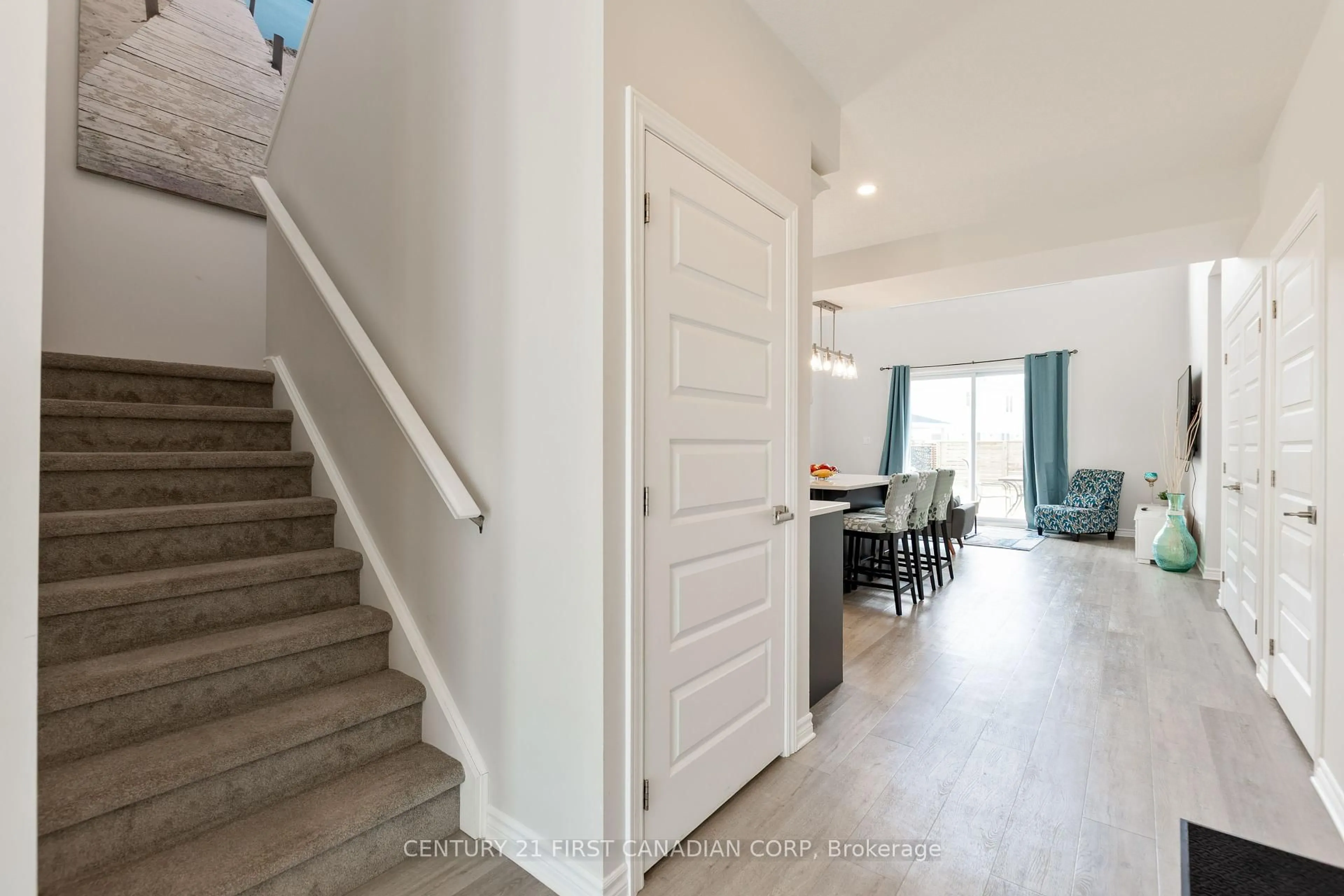 Indoor entryway for 116 Sandcastle Key, Central Elgin Ontario N5L 0B5