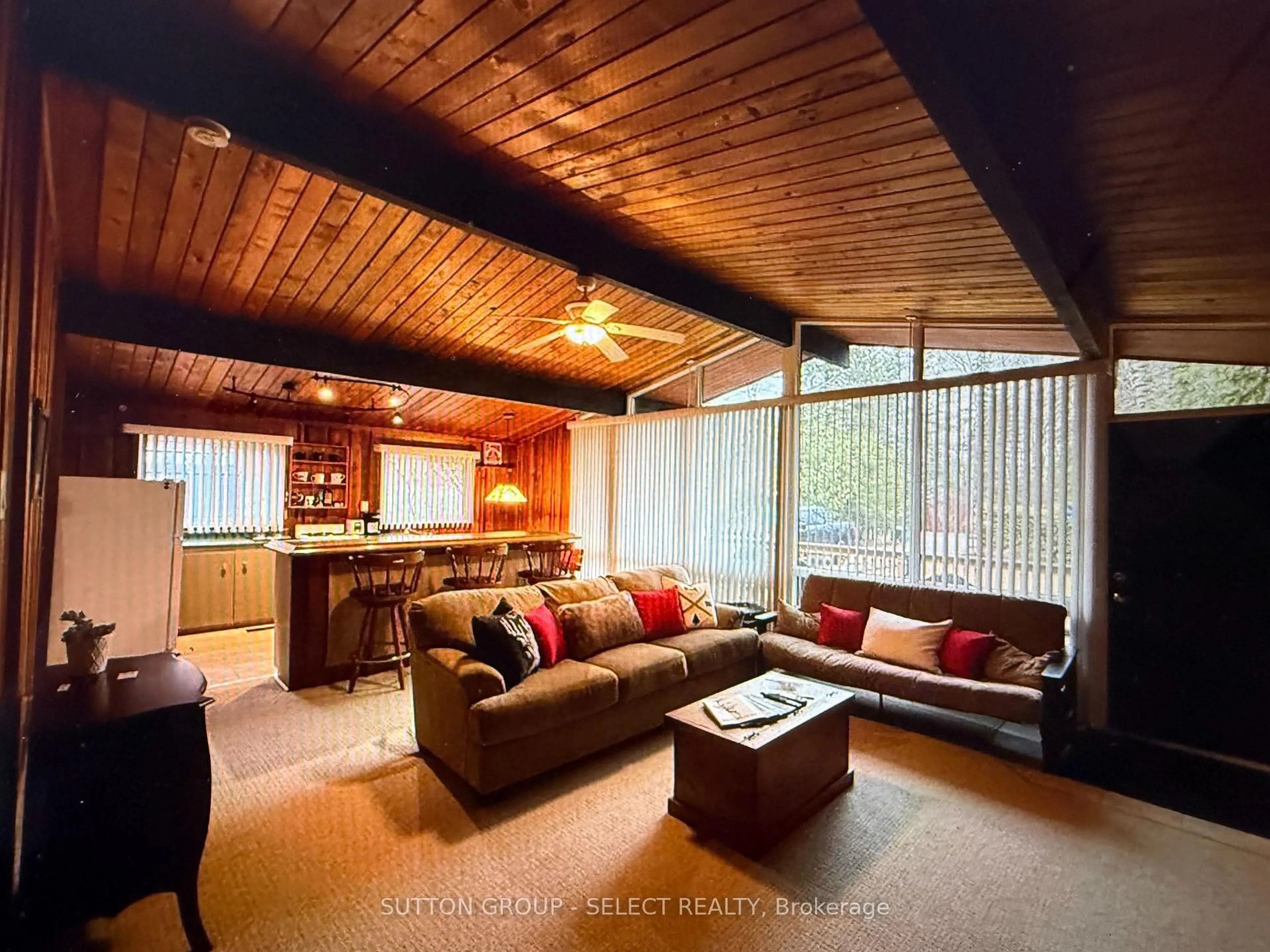 Living room with furniture, wood/laminate floor for 185 Timmons St, Blue Mountains Ontario L9Y 0L2